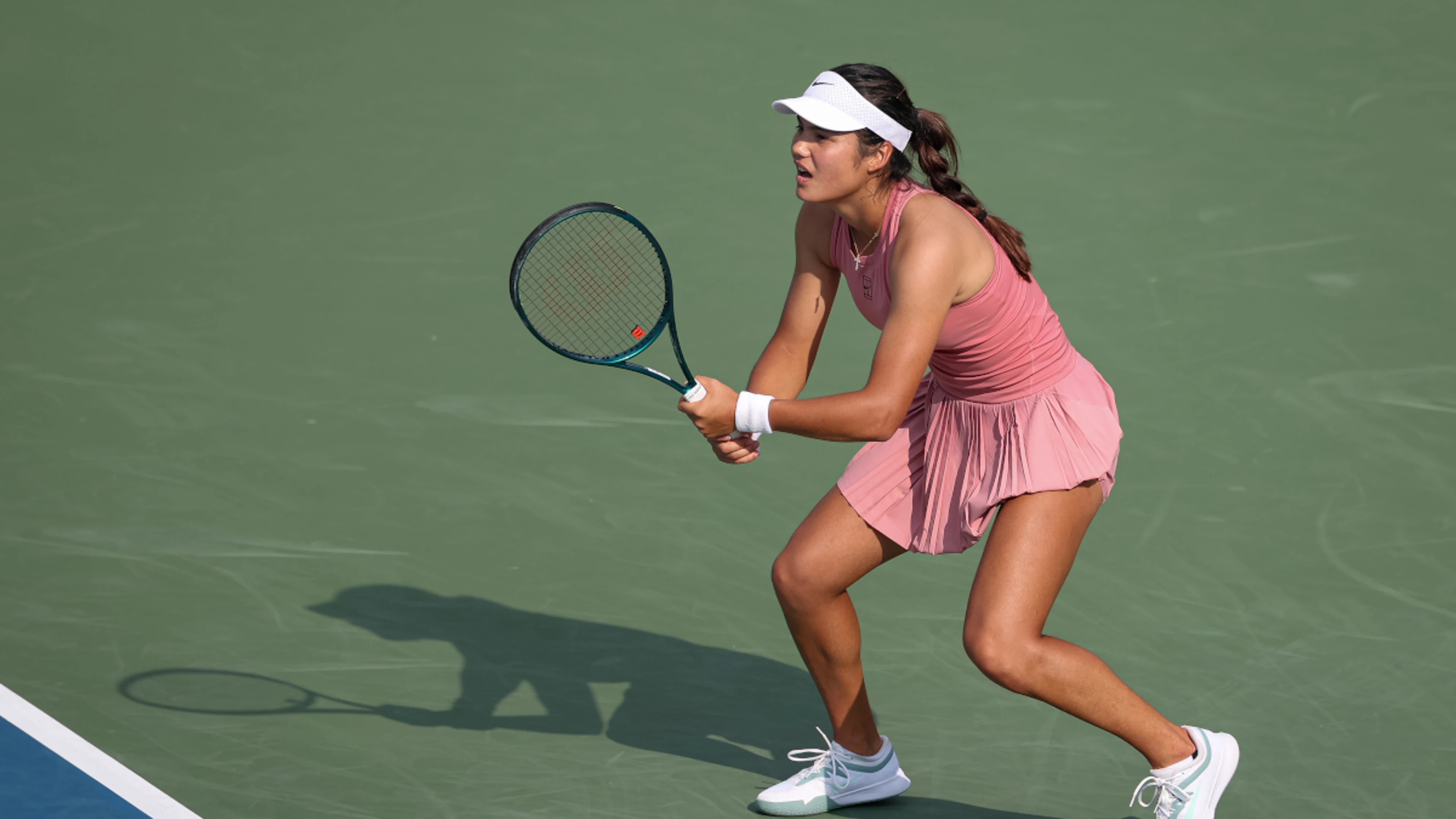 Raducanu and Fernandez beat the heat to reach DC Open semis