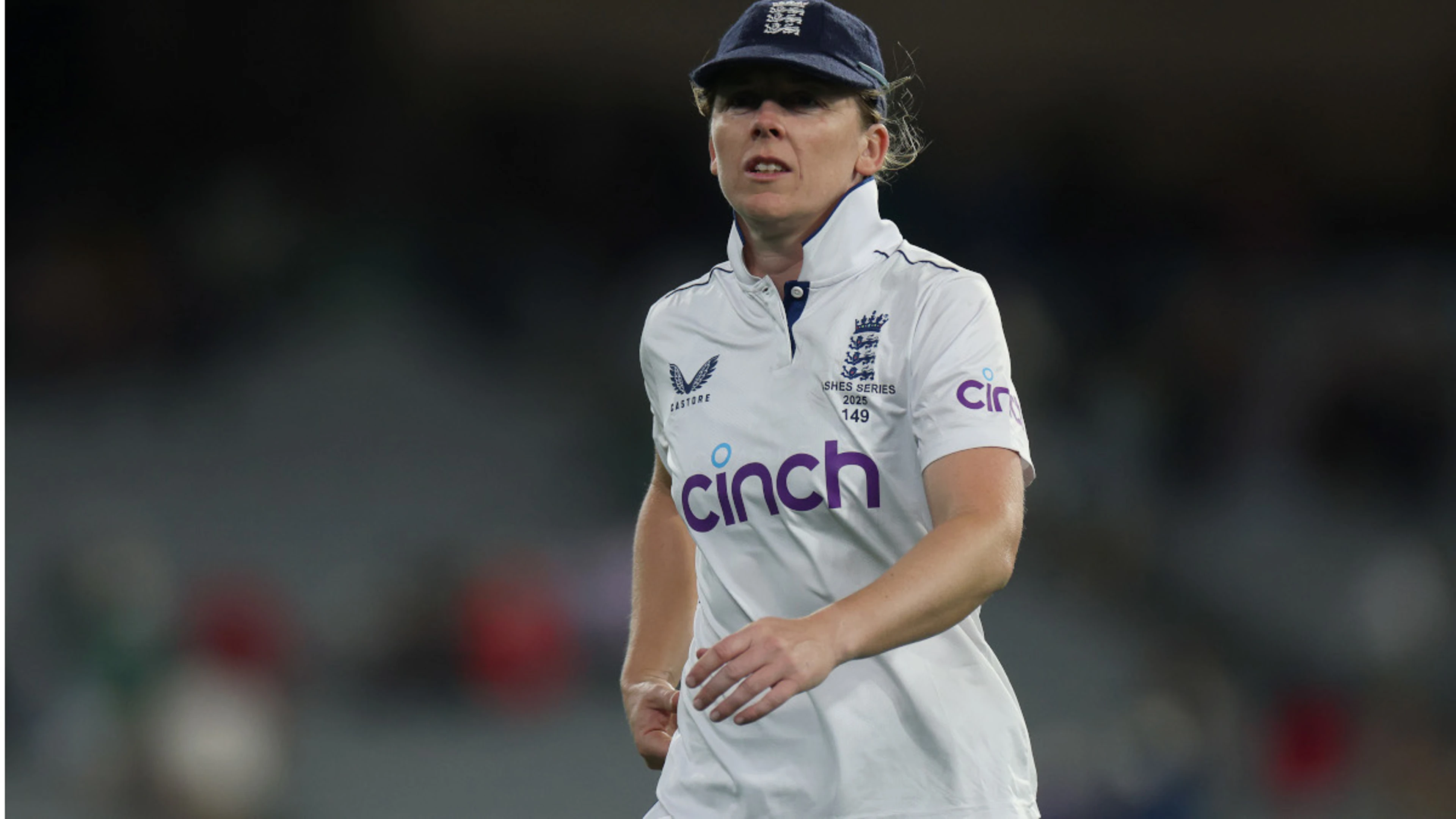 Knight to be replaced as England women's captain