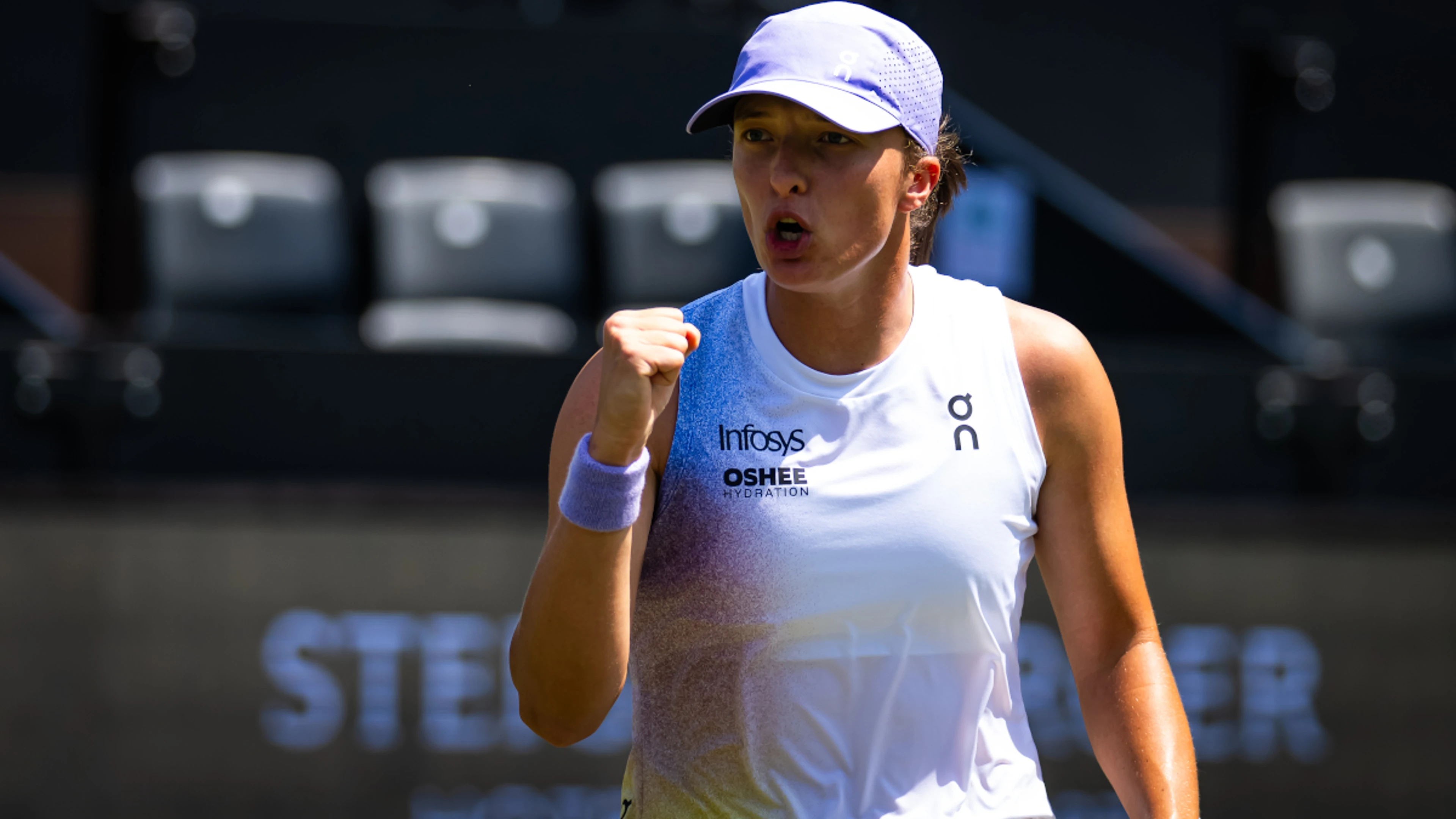 Swiatek cruises past second-seed Paolini to reach first grass final