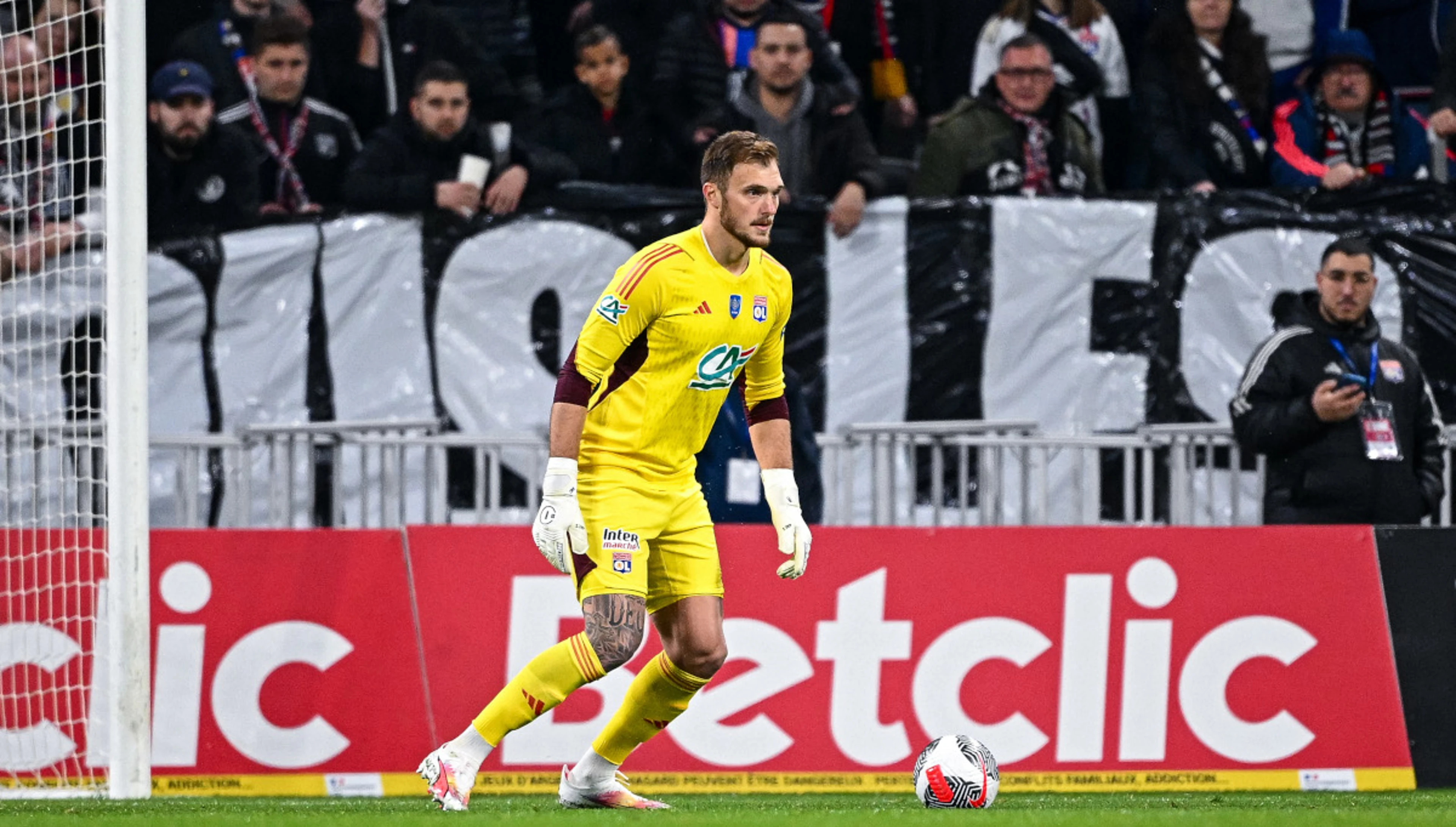 Lyon win through to French Cup semifinals on penalties