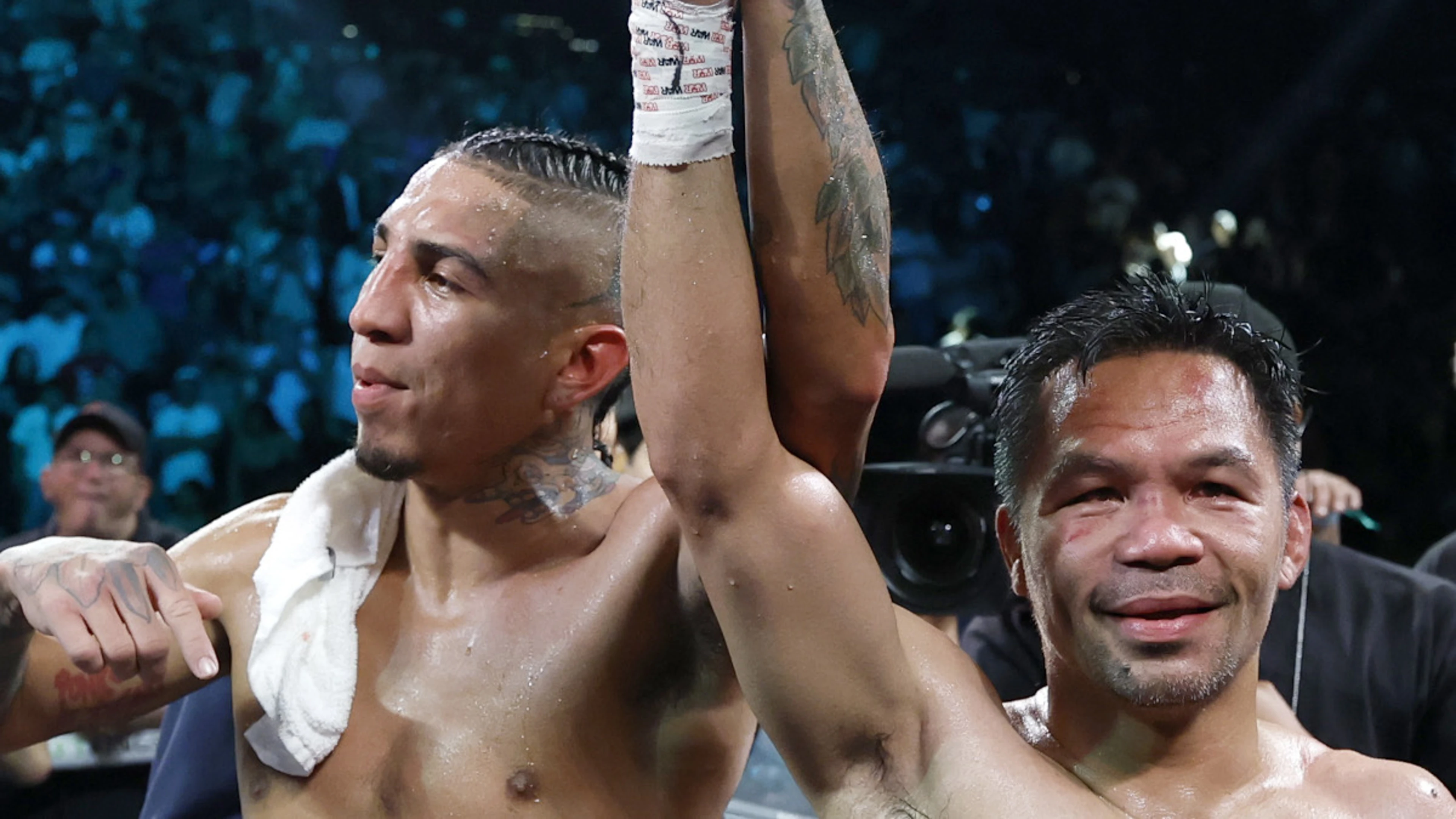 Barrios holds off Pacquiao to retain WBC welterweight crown