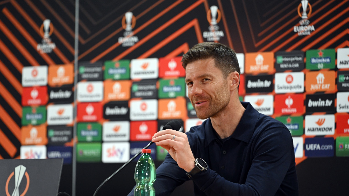 Leverkusen players easily motivated but cautious, says Alonso