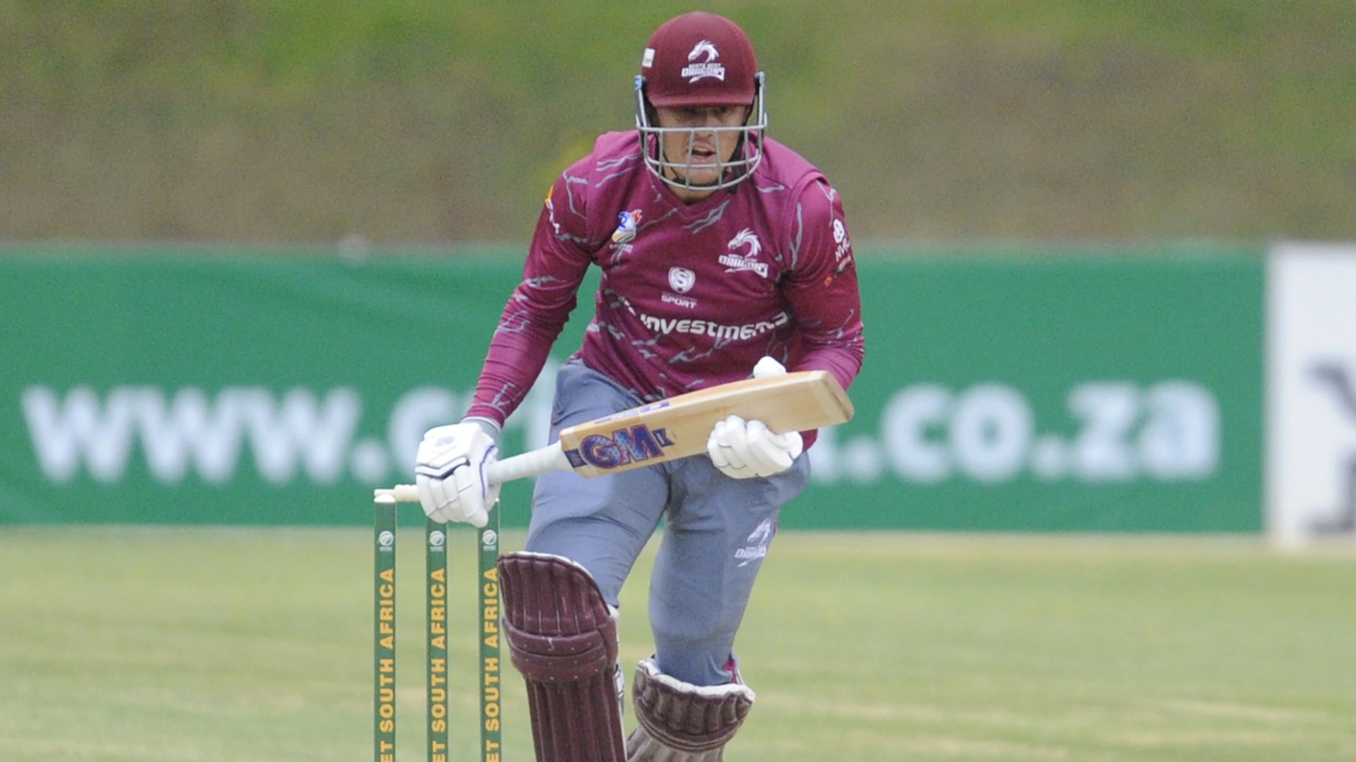 Lubbe fifty despite rain