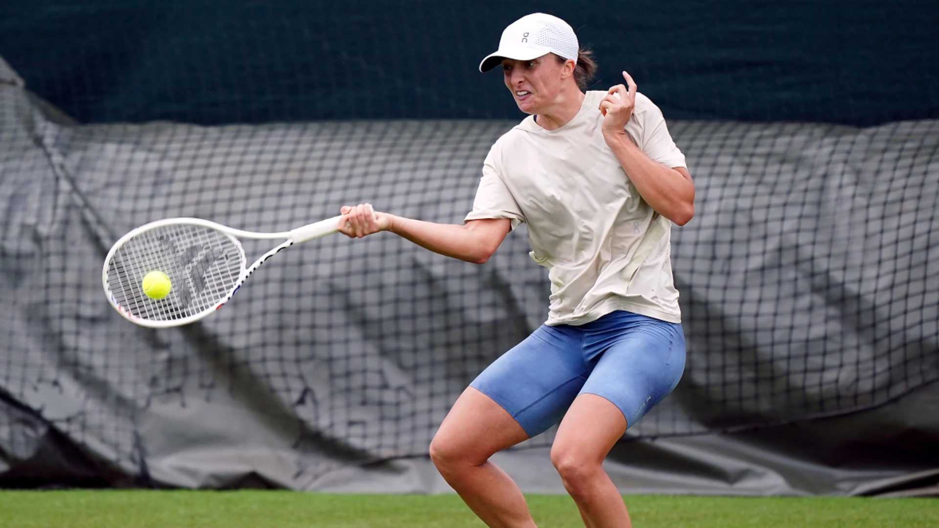 Swiatek looks for Wimbledon breakthrough as rivals face fitness woes