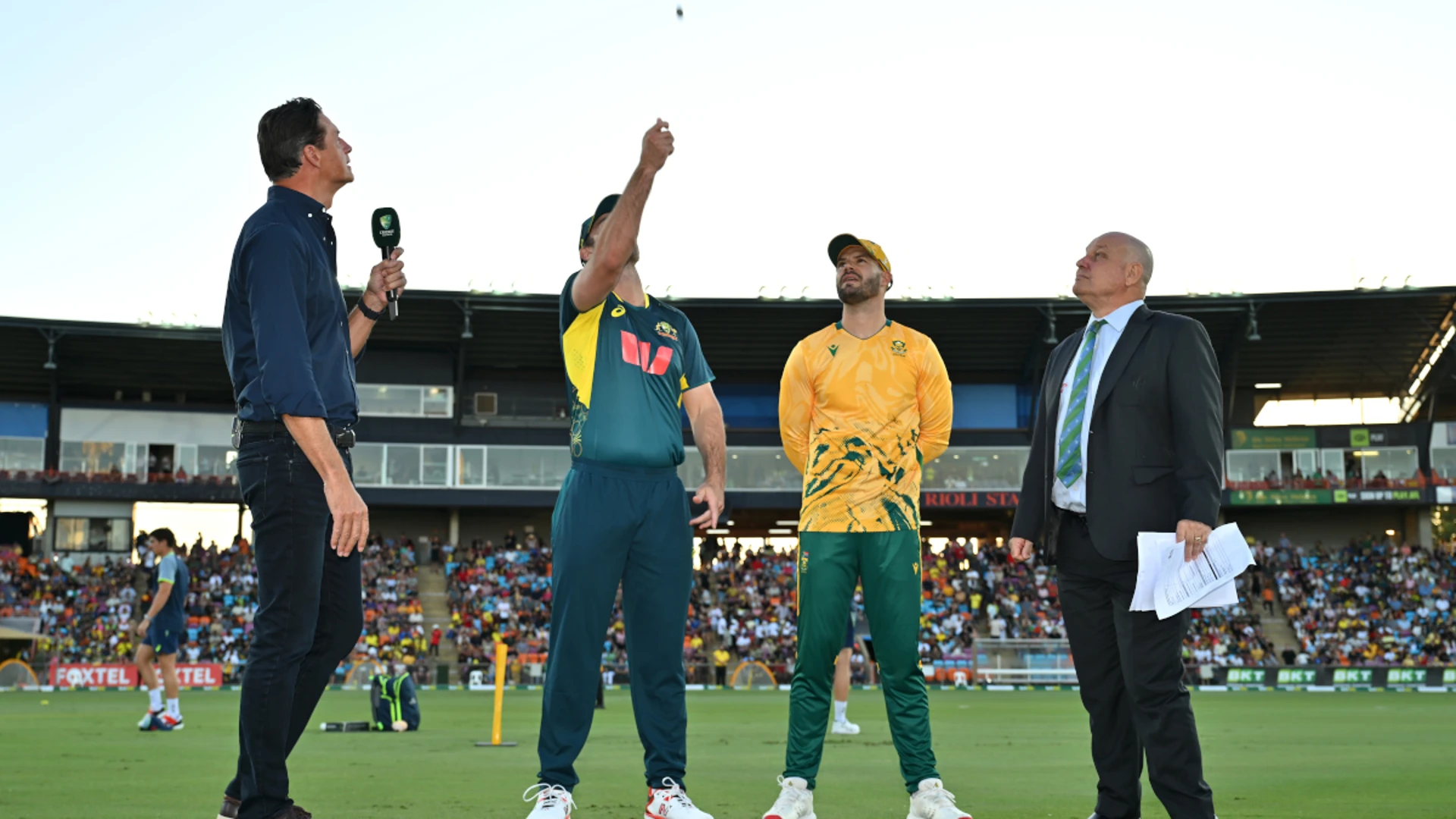 Australia wins toss and bowl first