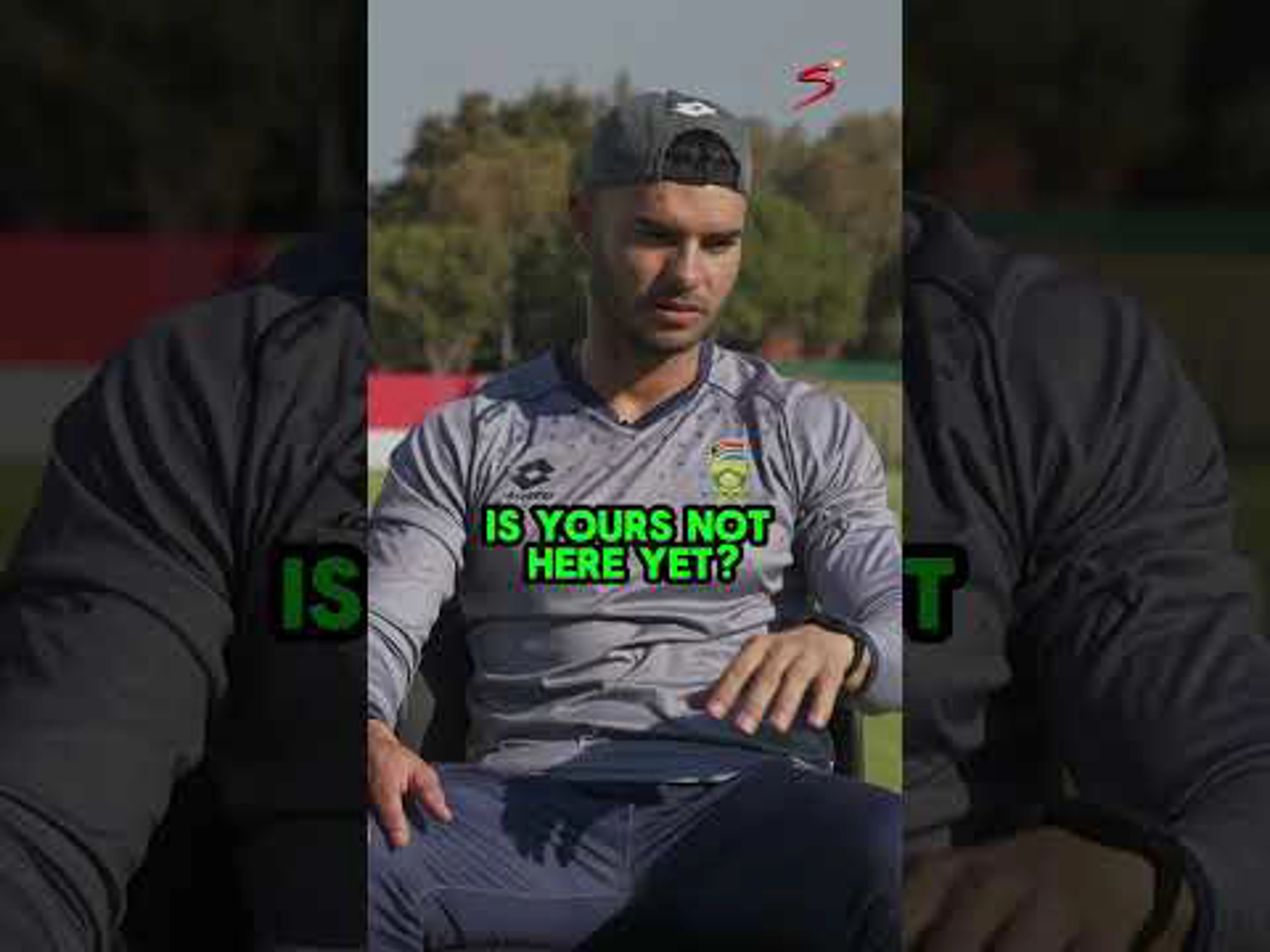 “When you’re big, you’re big” 🗣️ Shamsi was not letting Reeza get peace ahead of his interview 😂