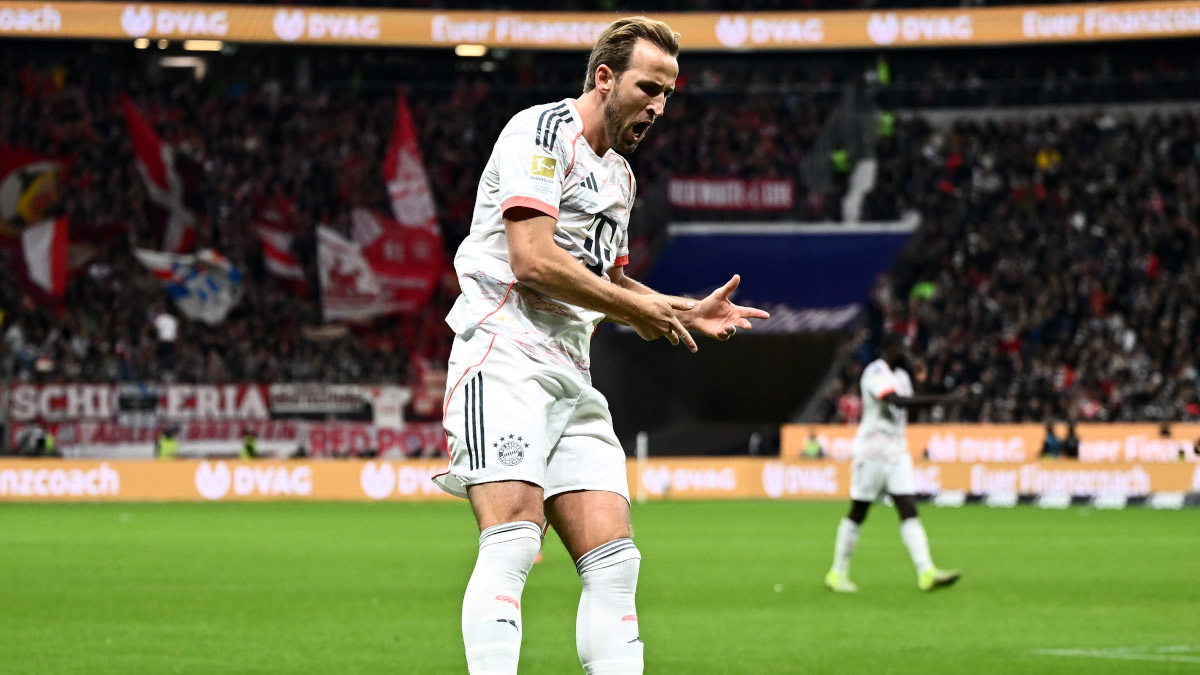 Record-breaking Kane on target as Bayern stretch winning run