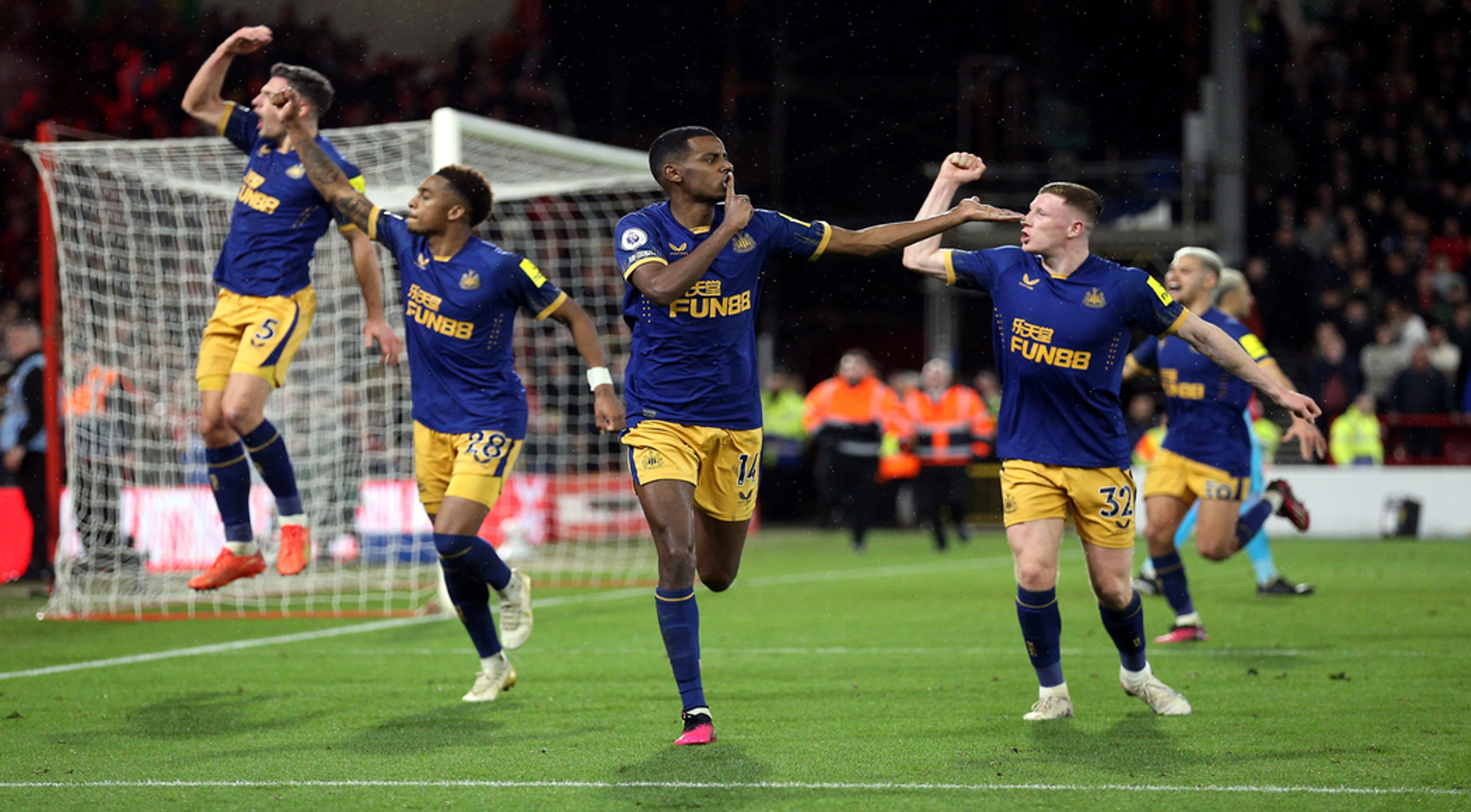 Isak fires Newcastle to within sight of top four