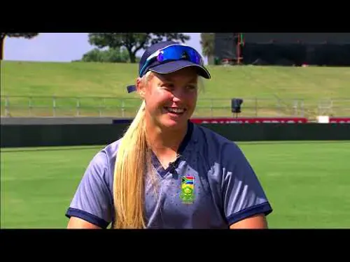 'Eish' 'Yho' 'Lekker'  😂 | Annerie Dercksen and Chloe Tryon pick the most South African words ever!