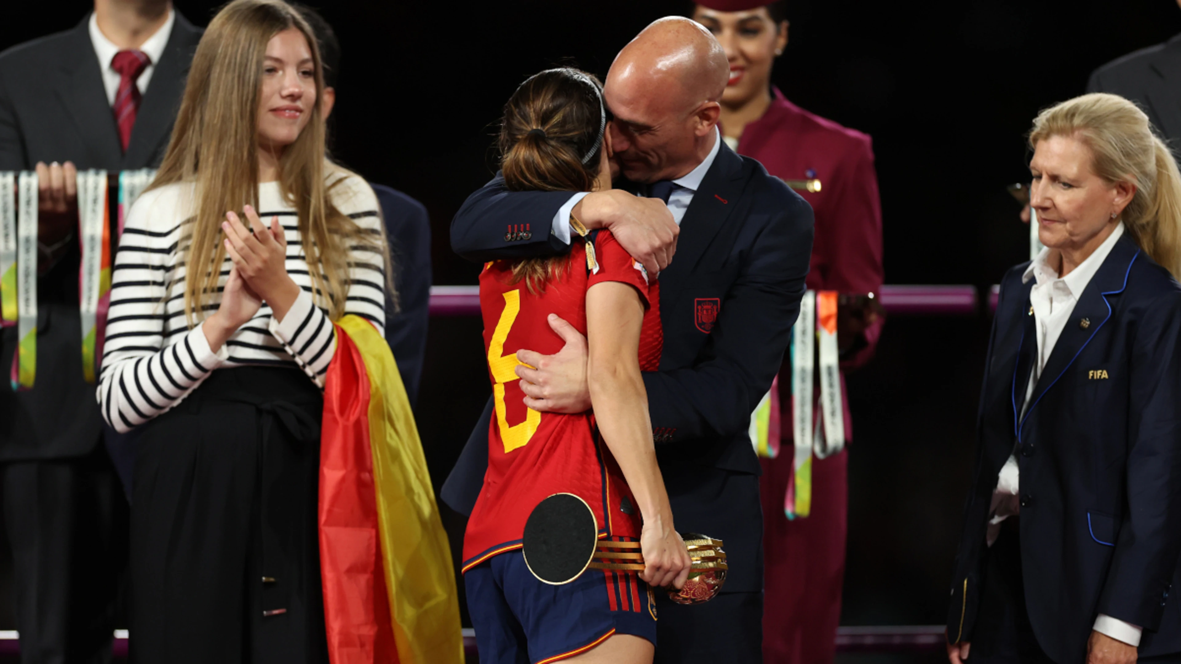 Spain PM says football boss apology over kiss 'insufficient'