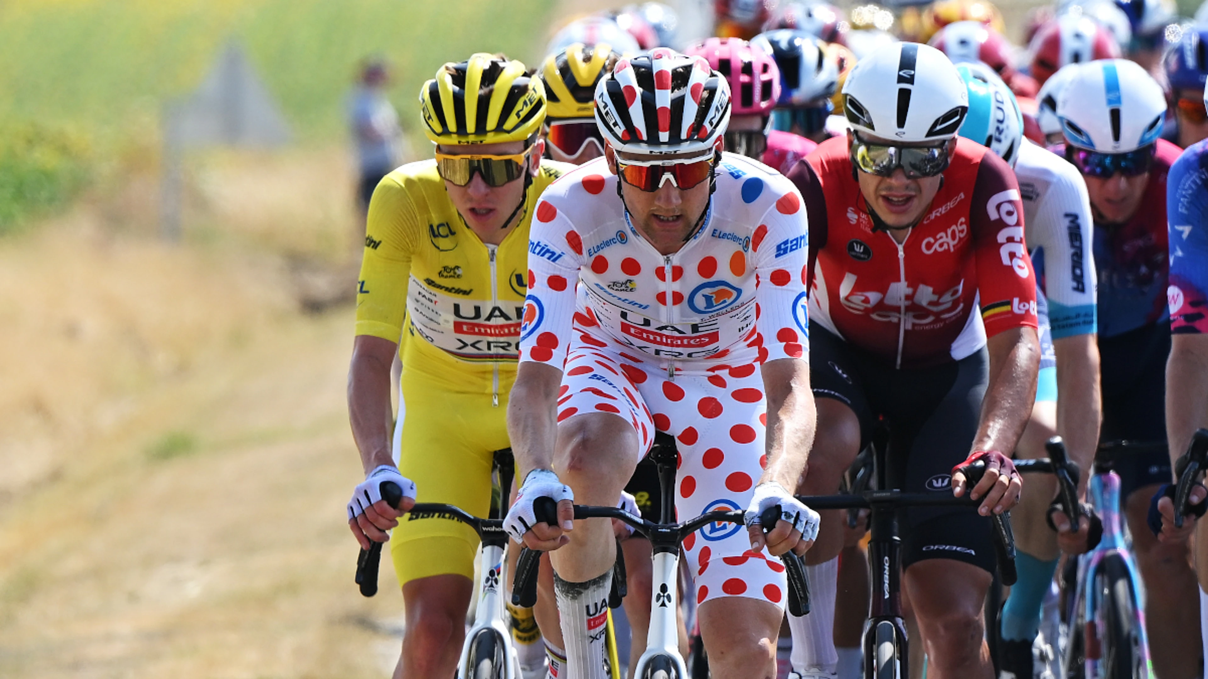 First mountain test as Tour de France enters Massif Central