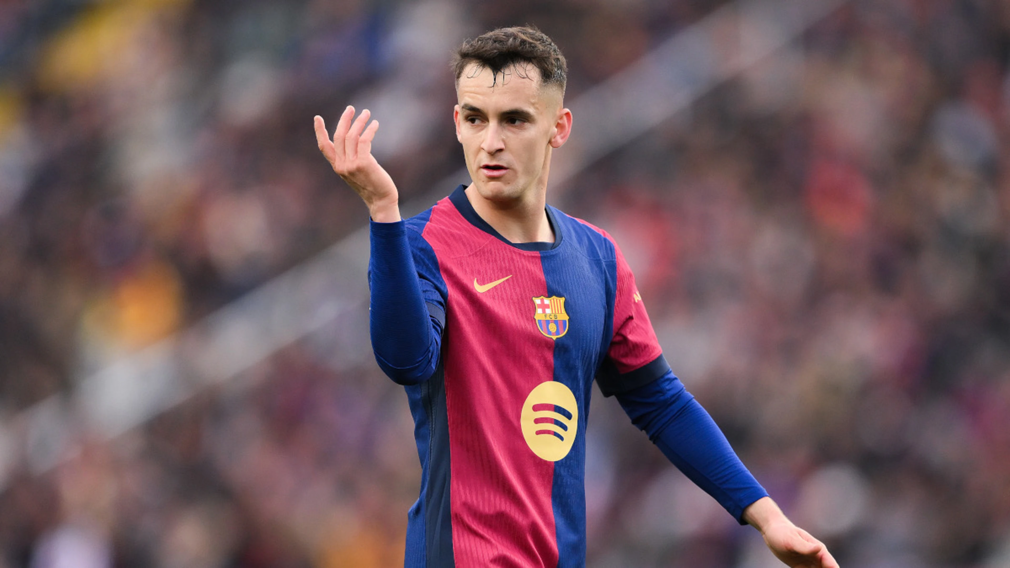 Barcelona midfielder Casado out for two months with knee injury