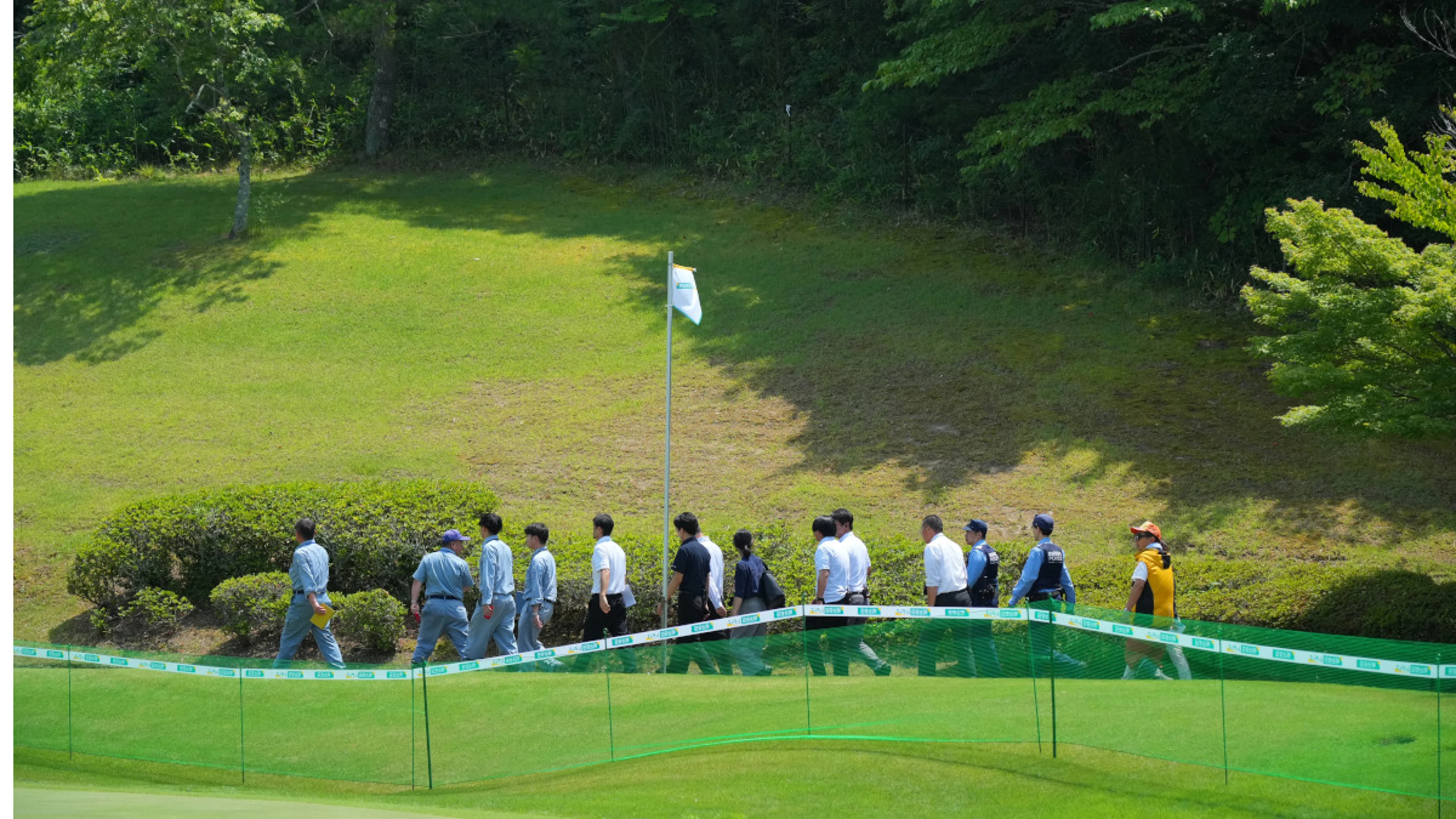 Bear stops play again at Japan golf event