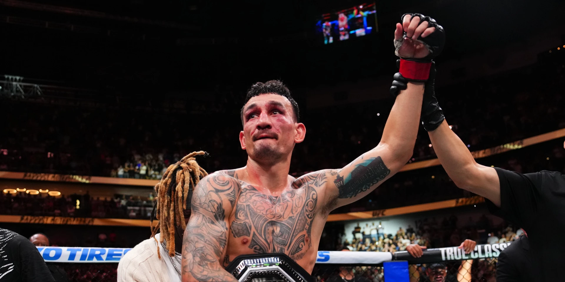 Holloway to defend title against Charles Oliveira at UFC 326