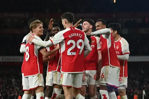 Arsenal thrash Chelsea to open up Premier League lead