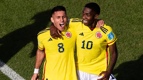 Rampant Colombia storm into last eight