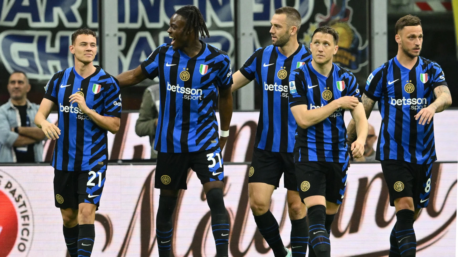 Inter edge Verona to stay close to leaders Napoli