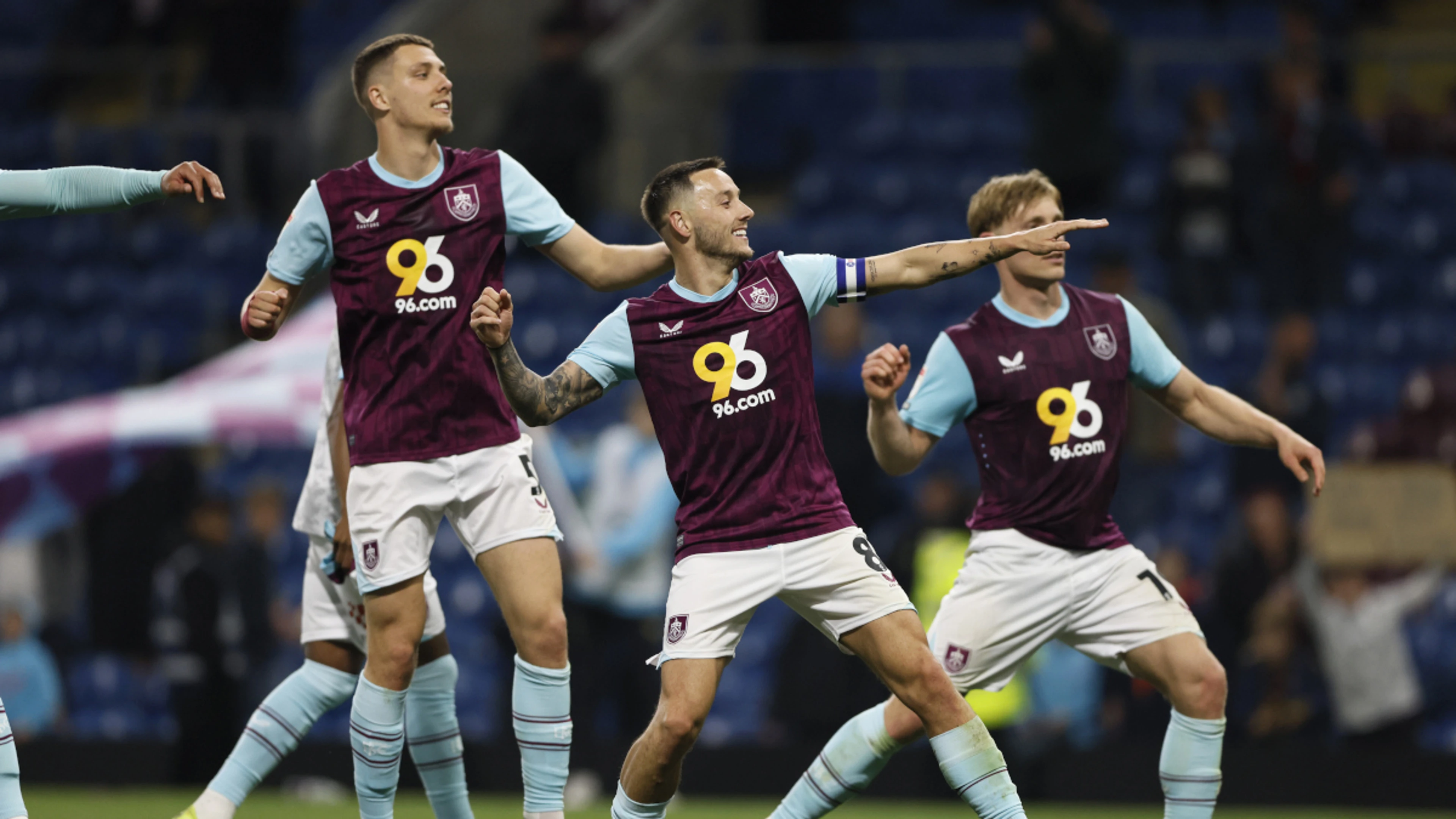 Burnley back on top of Championship