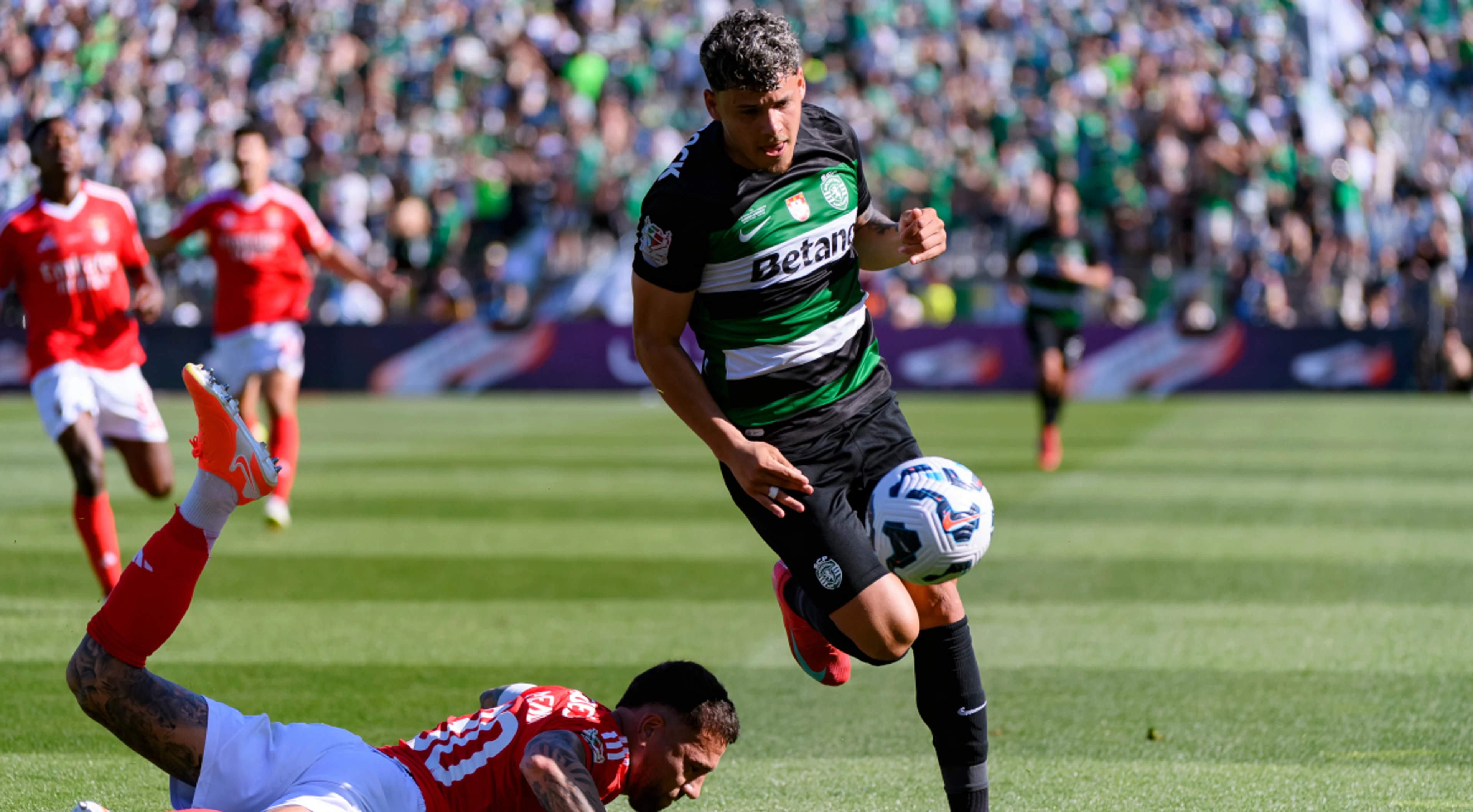 Sporting beat Benfica in cup final to complete double