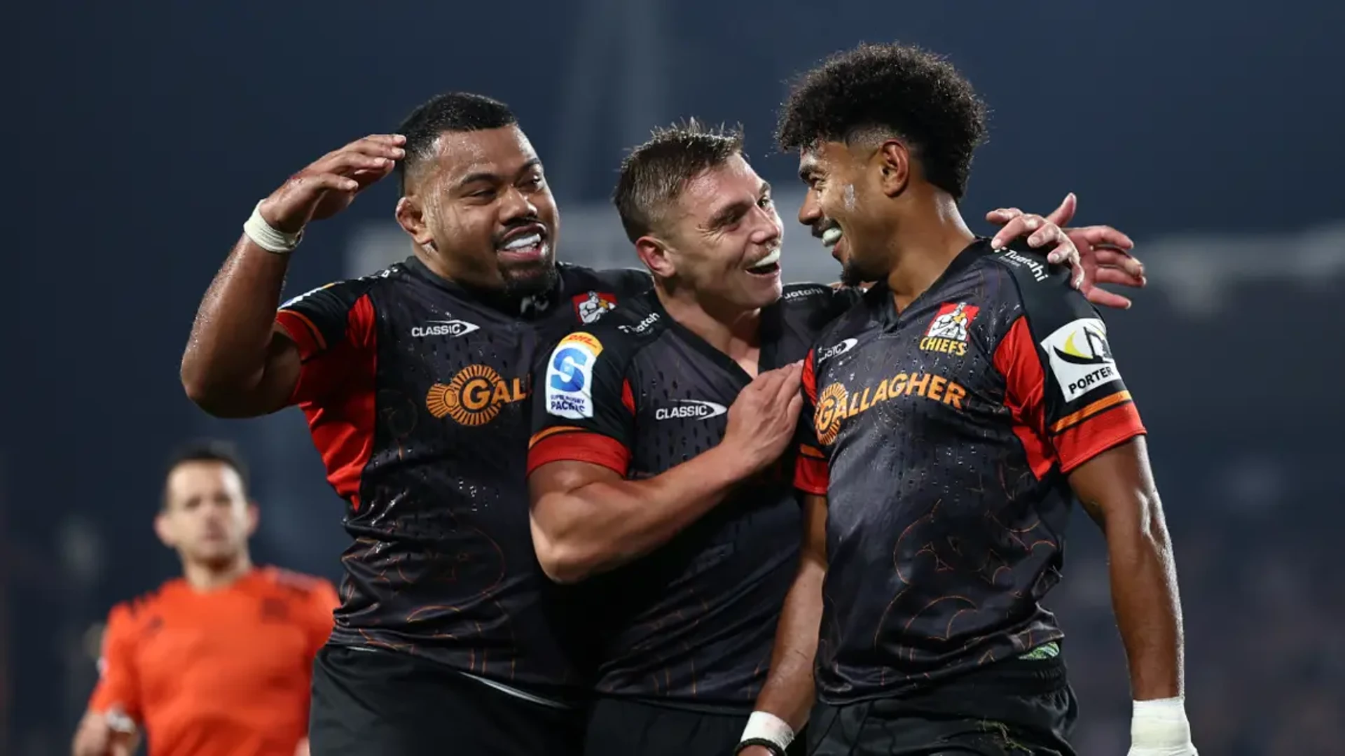 TITLE MATCH DECIDED: McKenzie kicks Chiefs into third straight Super Rugby Pacific final