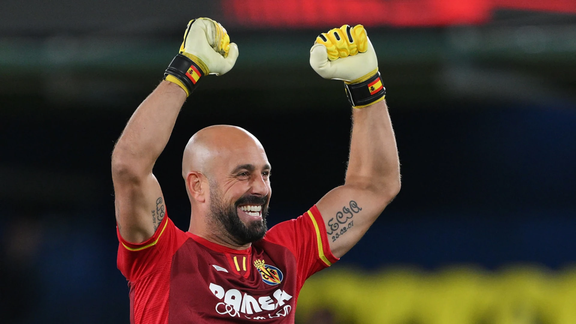 Como sign former Spain 'keeper Pepe Reina