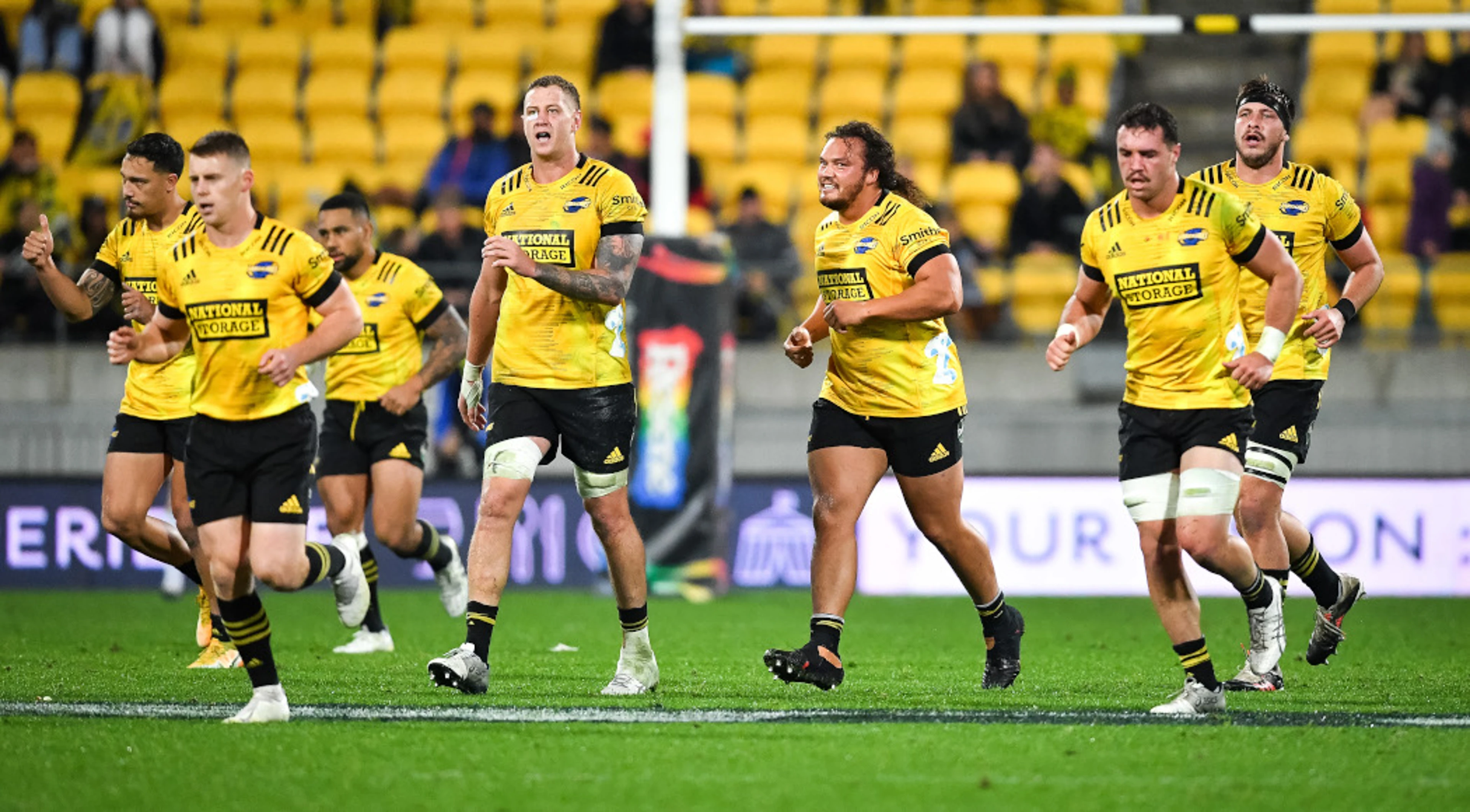 Hurricanes down Reds to keep finals hopes alive