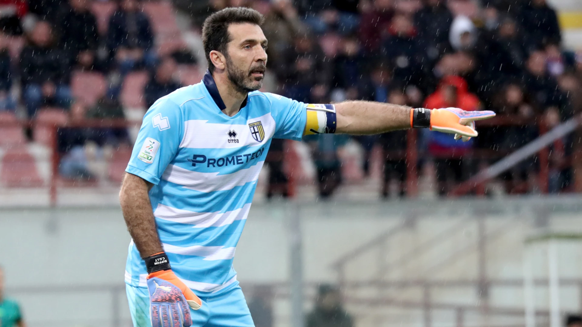 Italian keeper Buffon hangs up gloves after 28 years