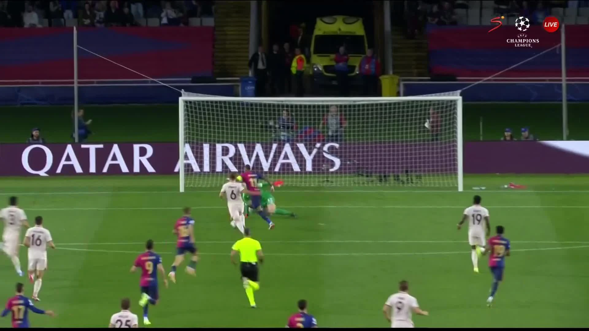 Raphael Dias Belloli | 1 Minute G0oal v FC Bayern