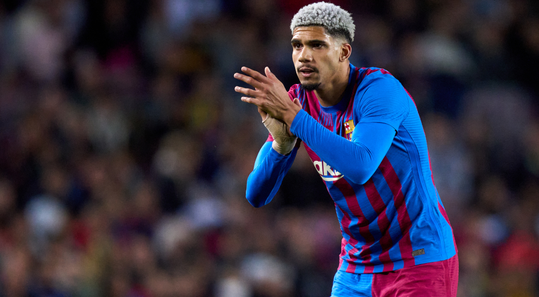 Araujo signs new Barca contract until 2026