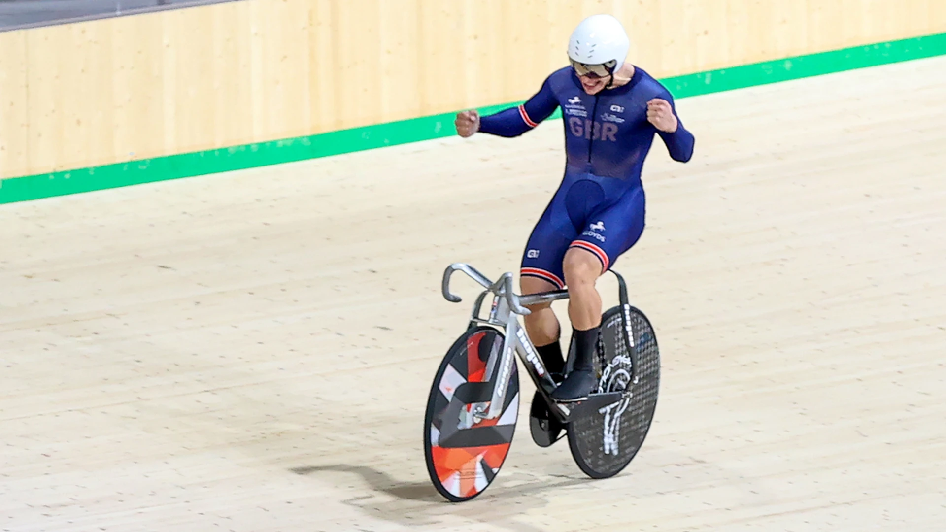Richardson takes flying start world record a year on from nation switch