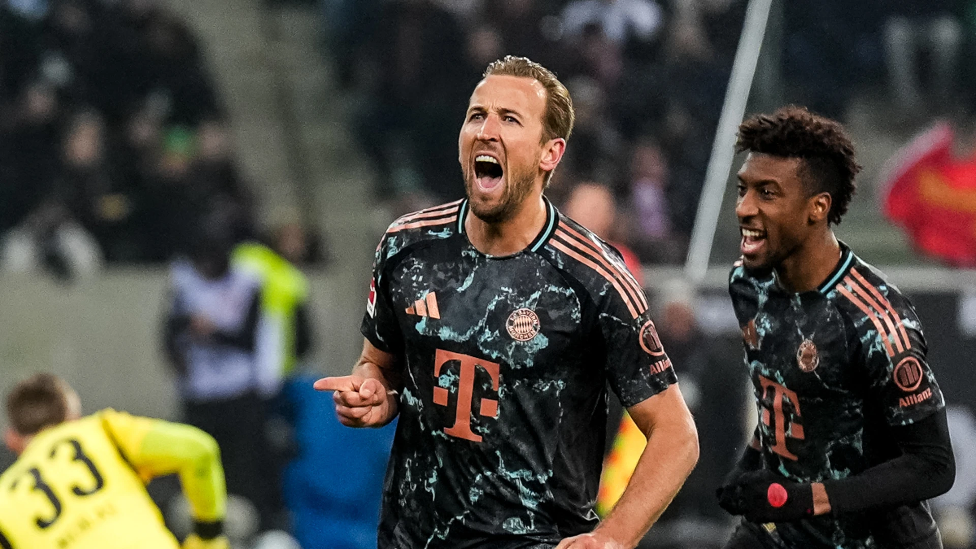 Penalty king Kane sends Bayern past Gladbach