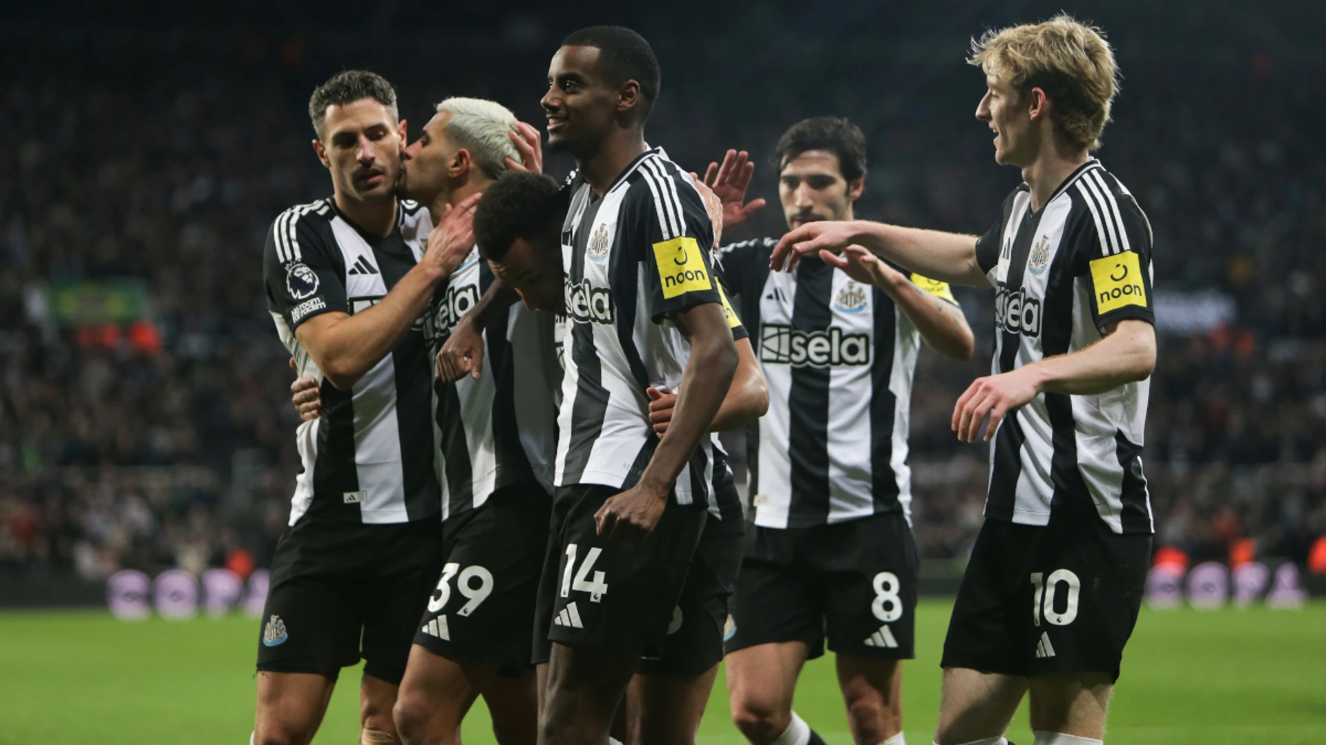 Newcastle crush 10-man Villa after Duran sees red