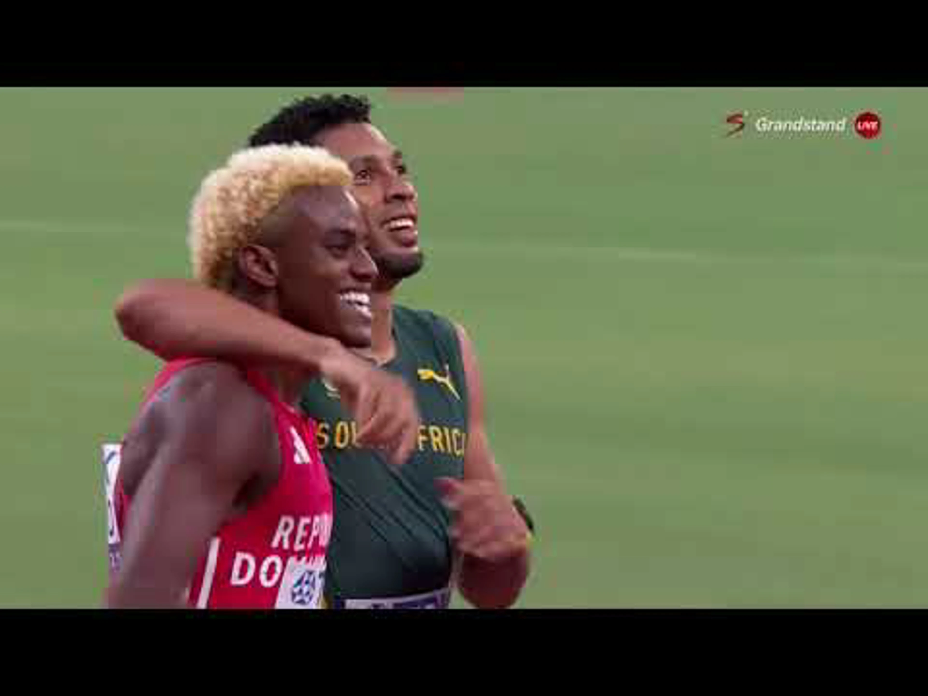 Wayde van Niekerk gets it done to qualify for the Men's 200m semifinals