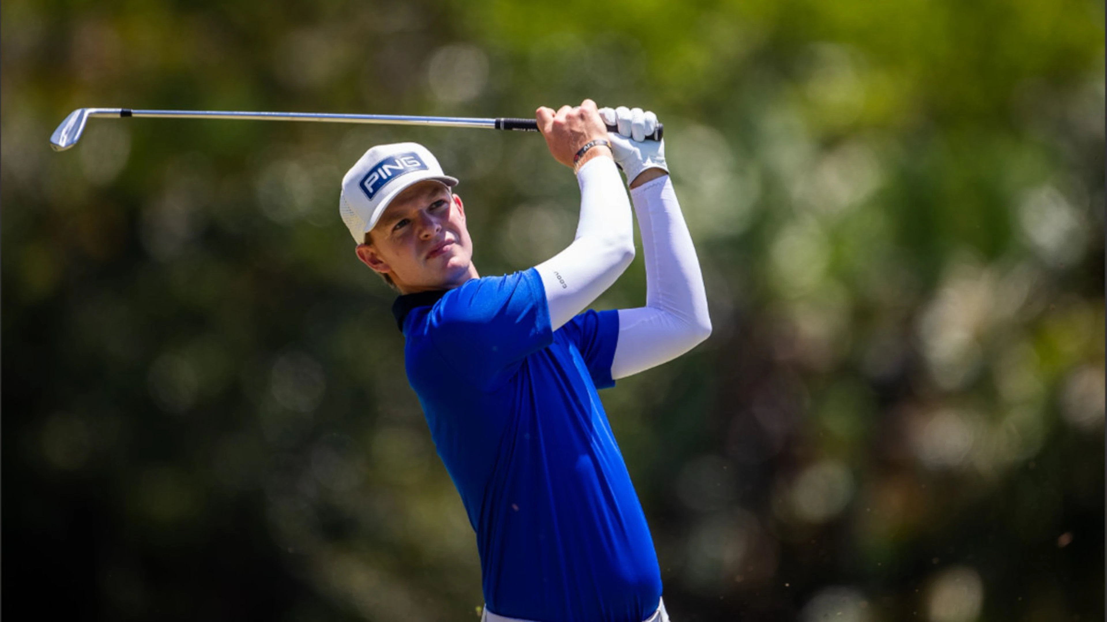 Birdie blitz earns Broomhead lead in SunBet Challenge