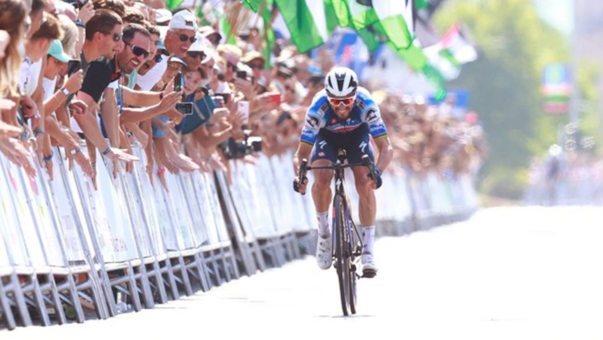 Williams wins stage two to lead Tour of Britain