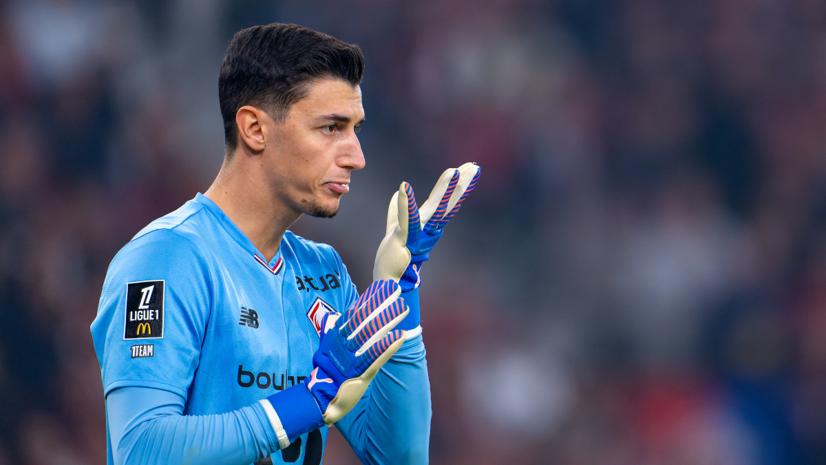 Turkey goalkeeper Ozer leaves camp 'without permission'