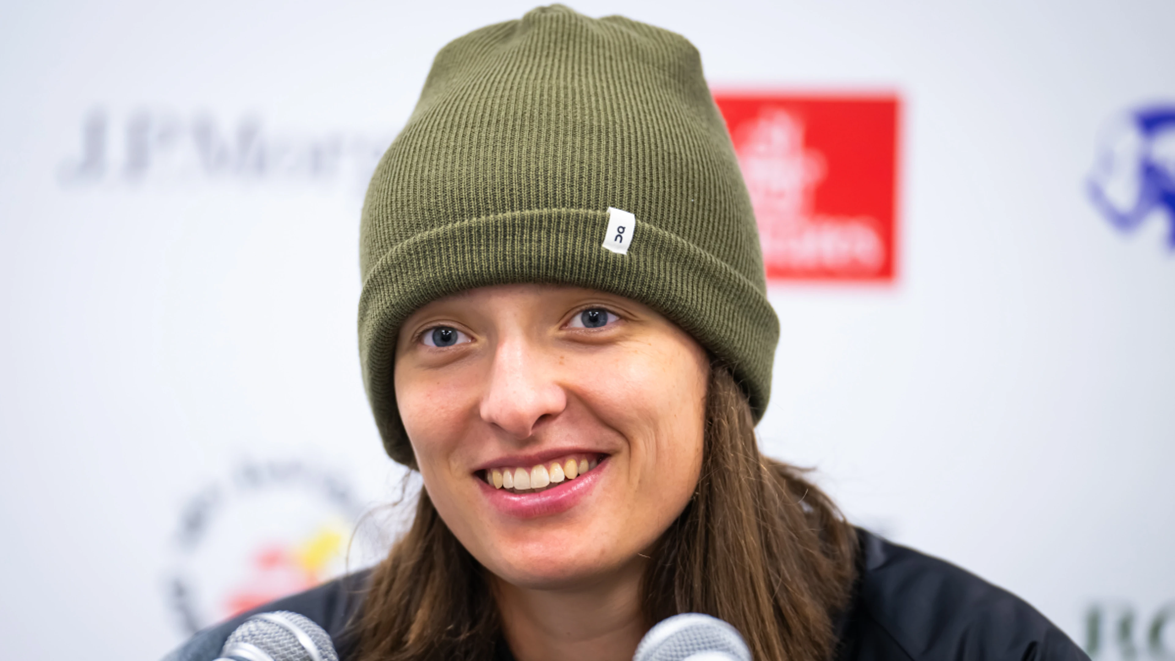 'Better and better' Swiatek edges closer to Doha-Dubai double