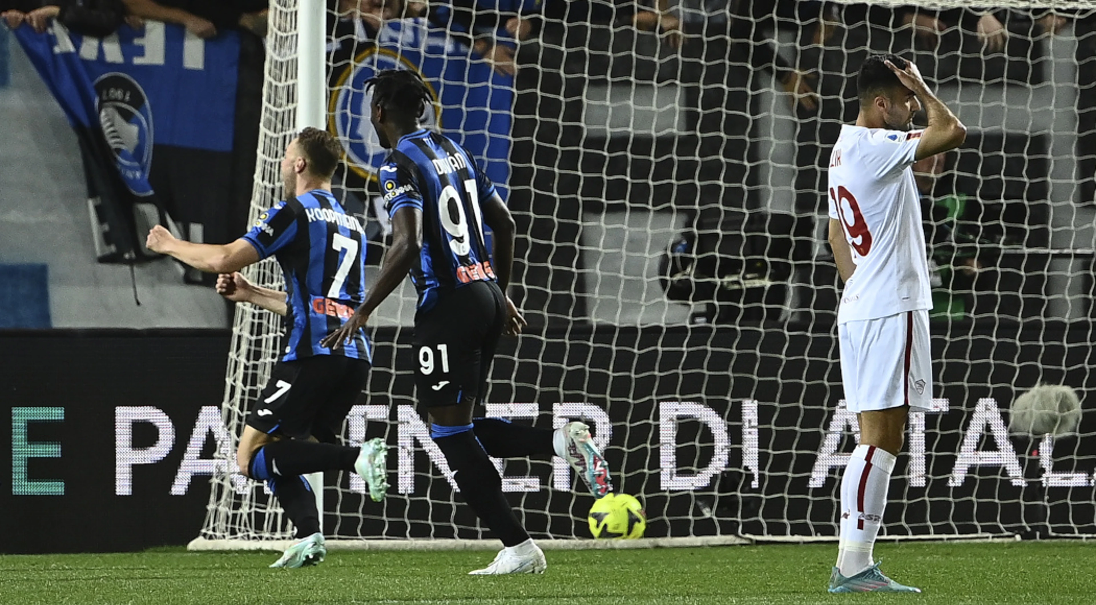 Roma drop out of top four with loss at Atalanta