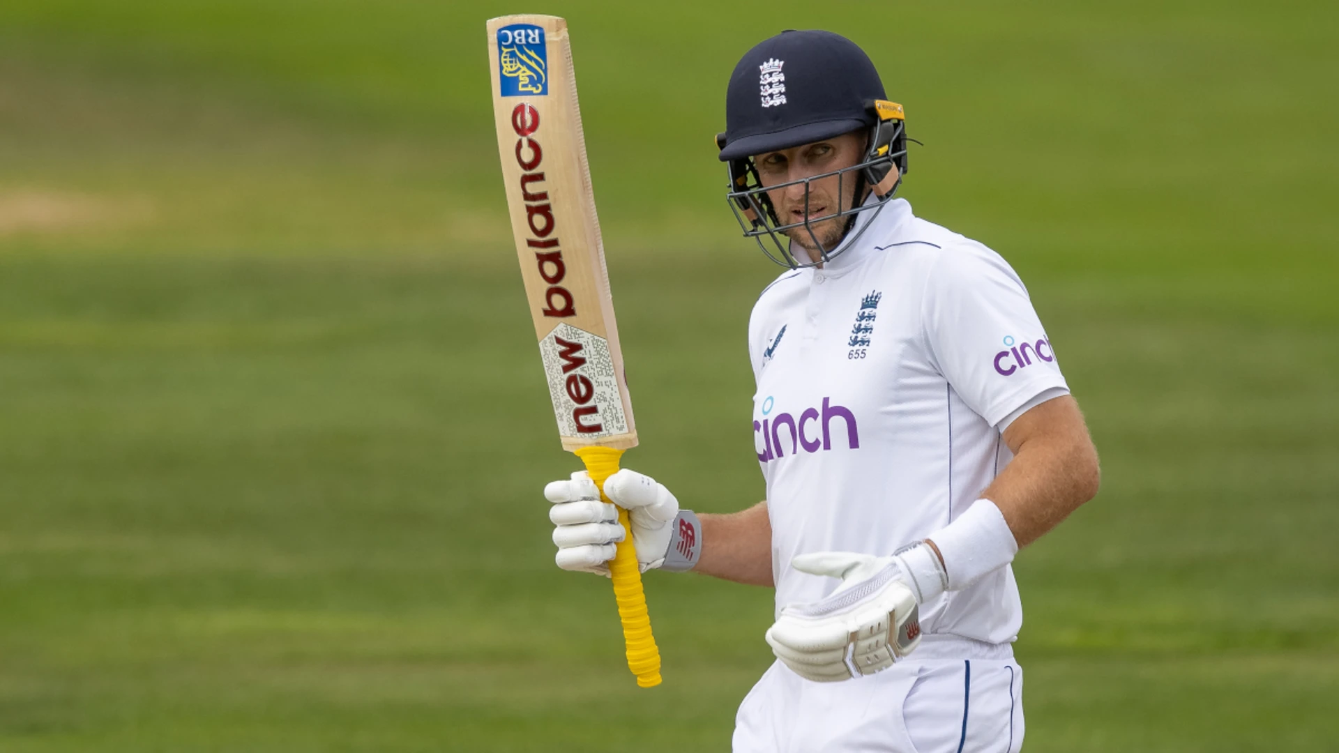 Root stands firm for England as Sri Lanka strike at Lord's