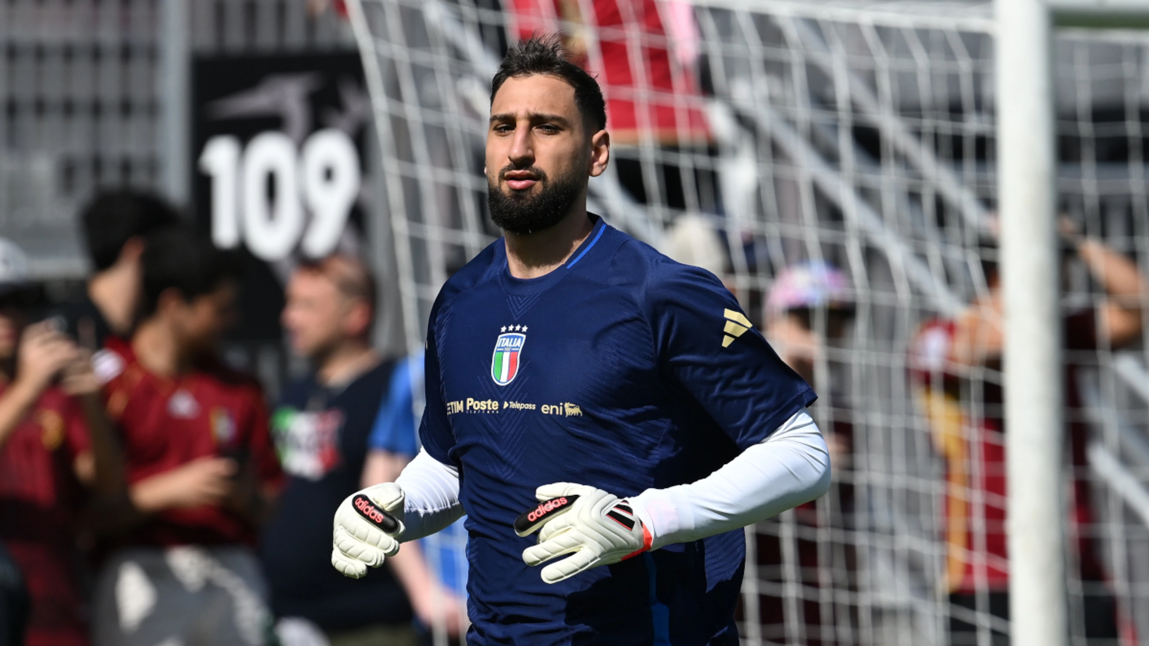 PSG coach Luis Enrique wants 'different profile' to Donnarumma