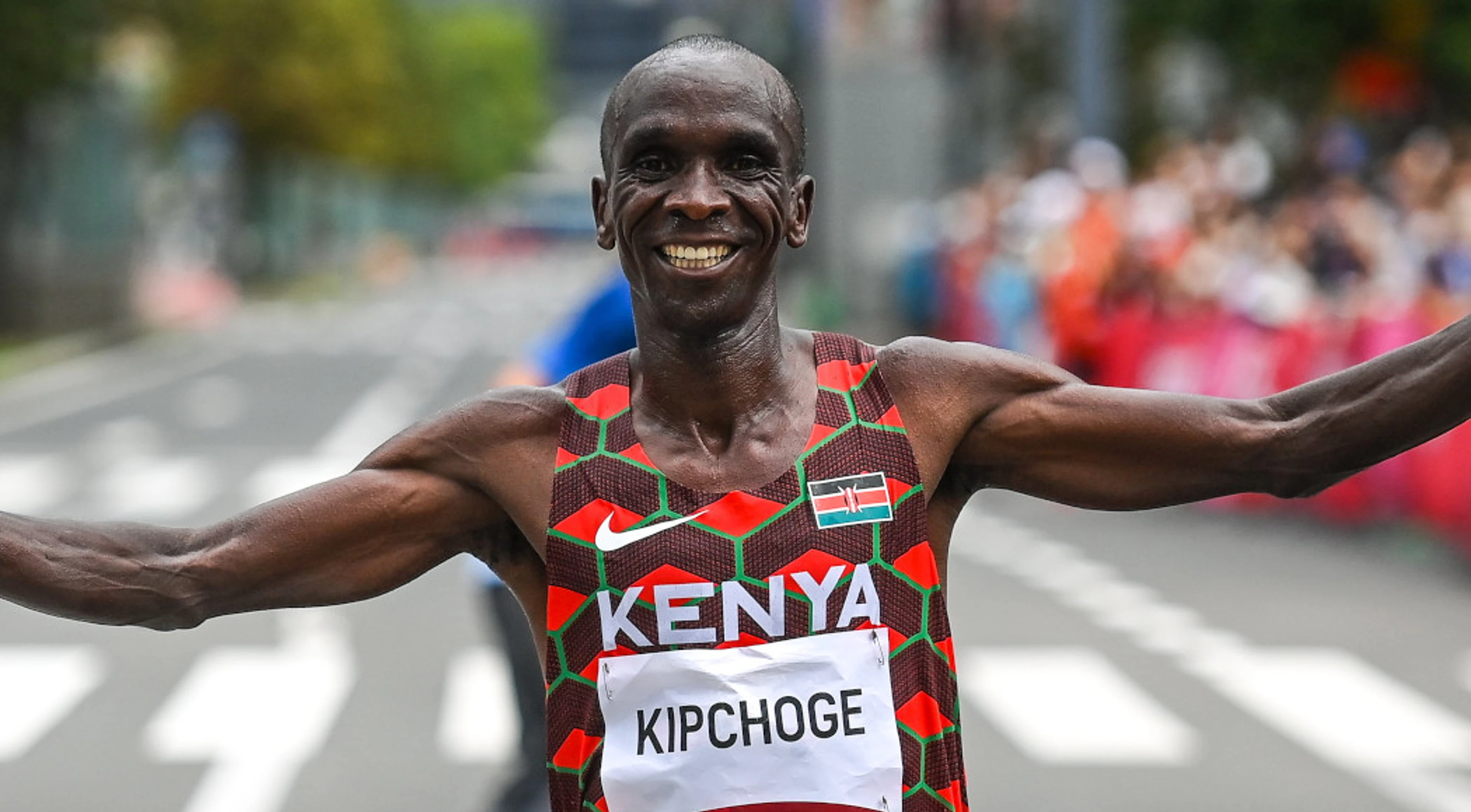 Kipchoge wins Tokyo marathon but misses out on record