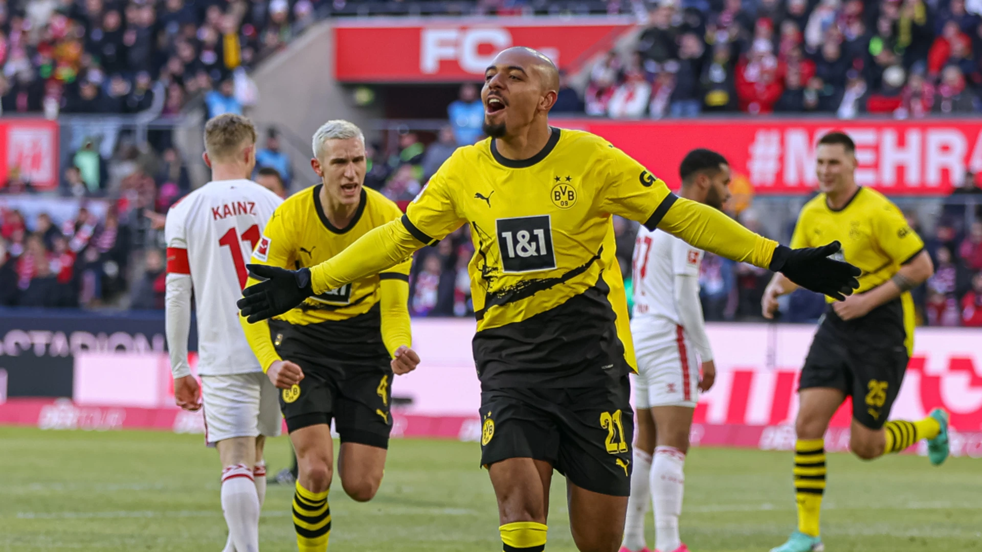 Dortmund cruise past Cologne with Malen double