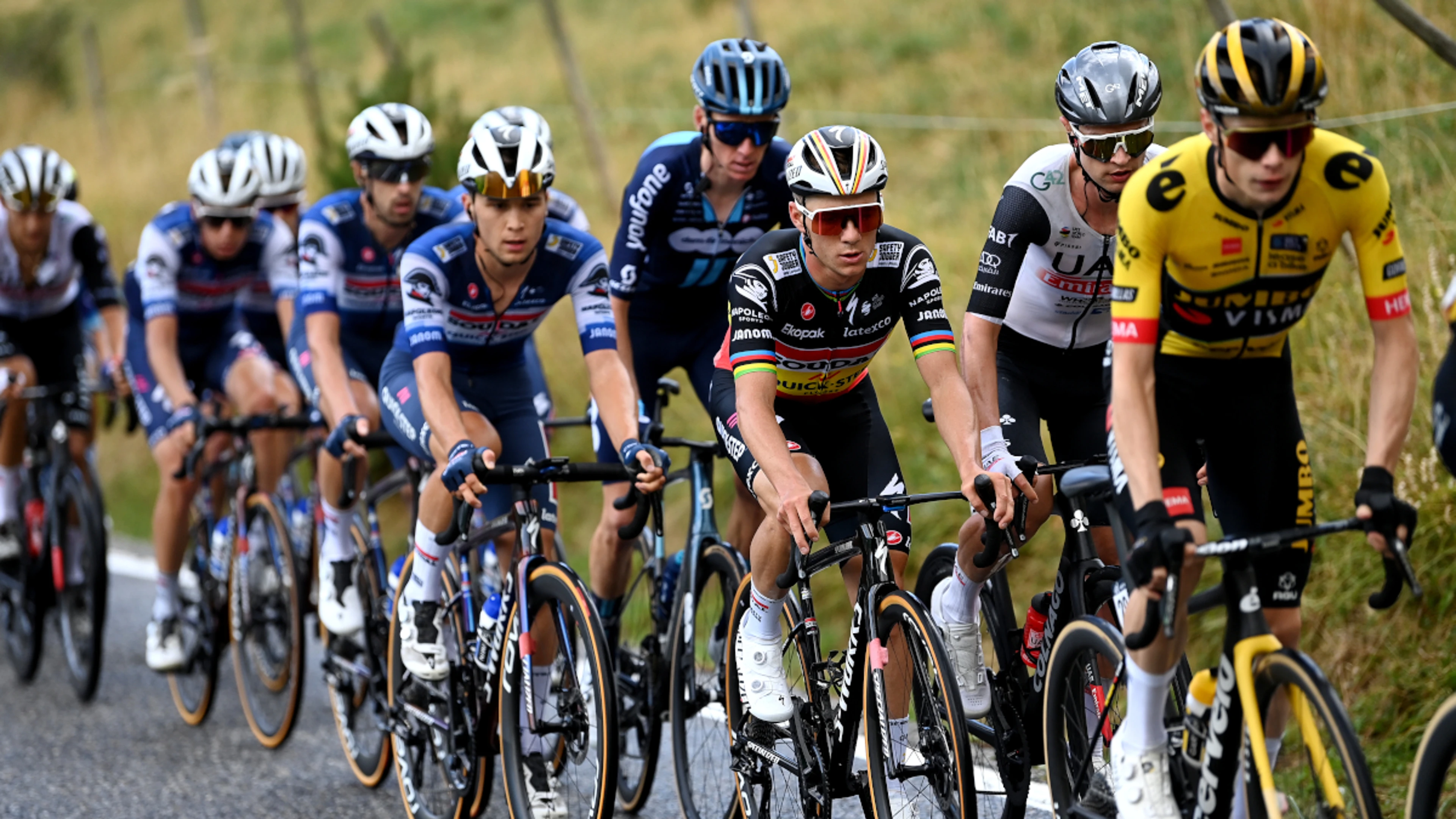 Four people arrested for foiled Vuelta stage sabotage