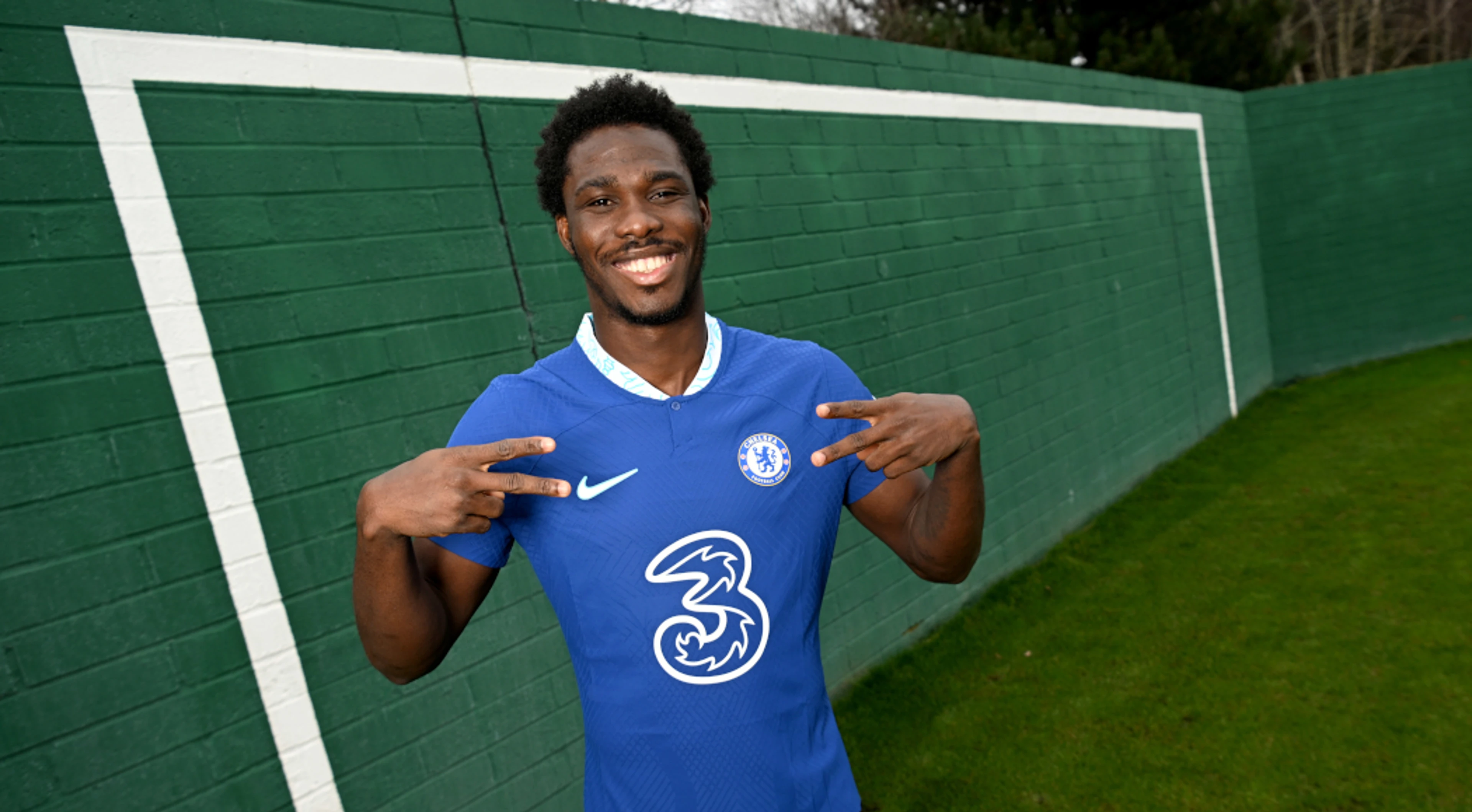 Ivory Coast forward Fofana completes Chelsea move