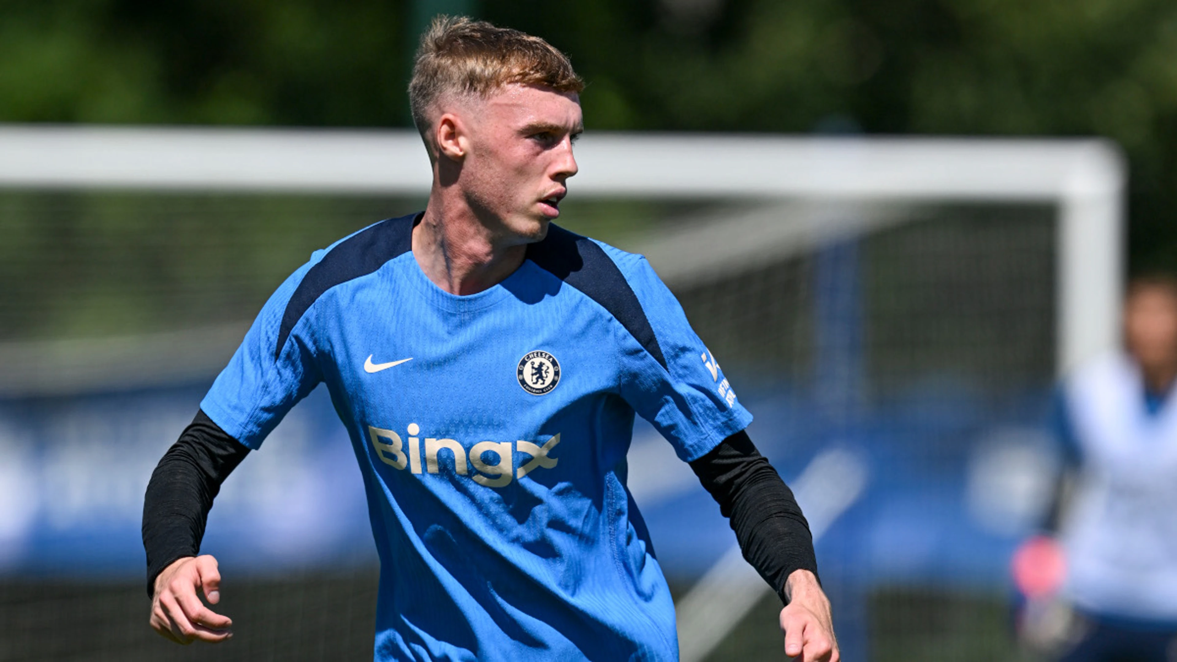 Palmer wants to 'bring trophies' to Chelsea after signing extension