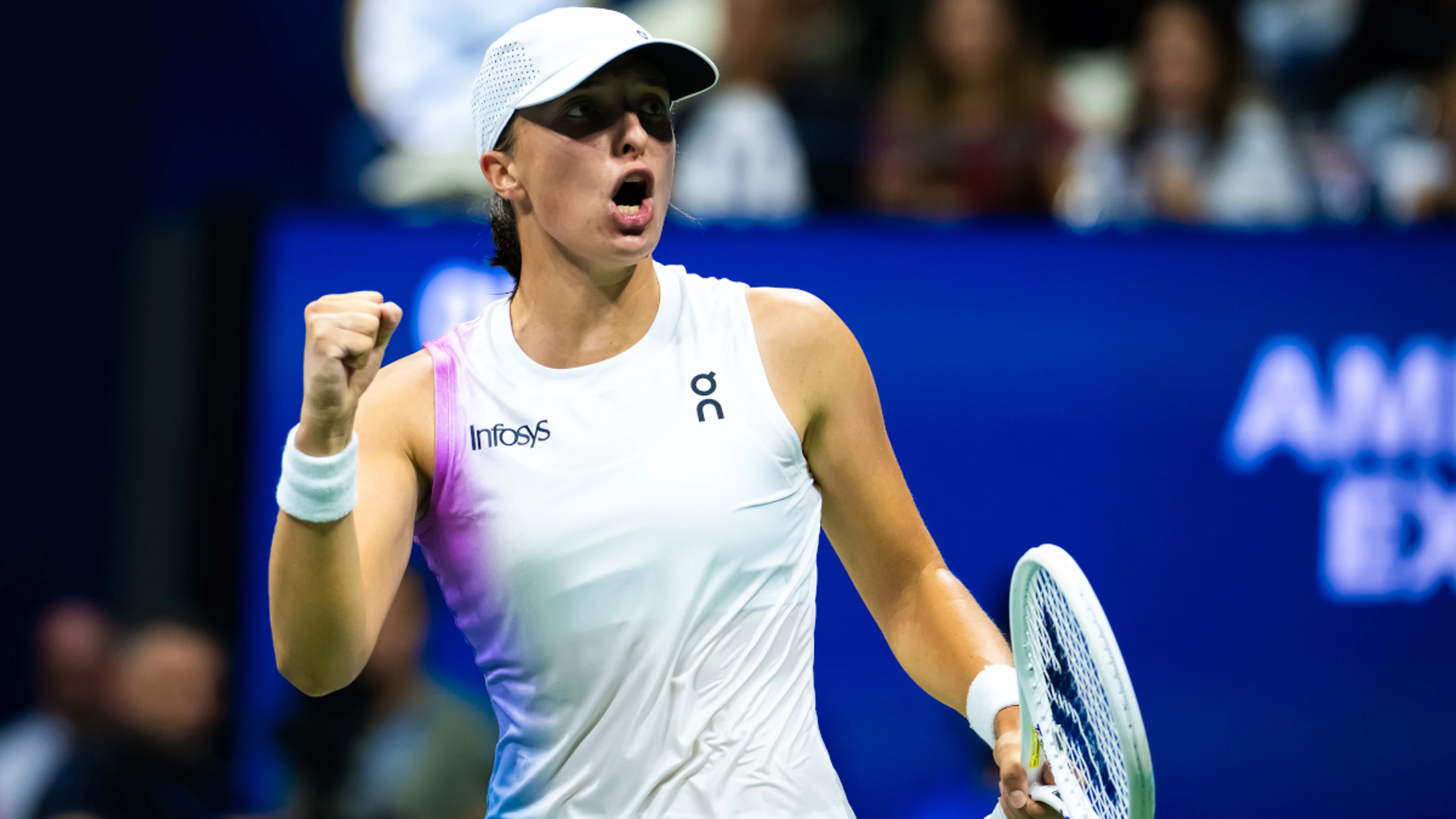 Tennis world No 1 Swiatek hires stars' coach Fissette