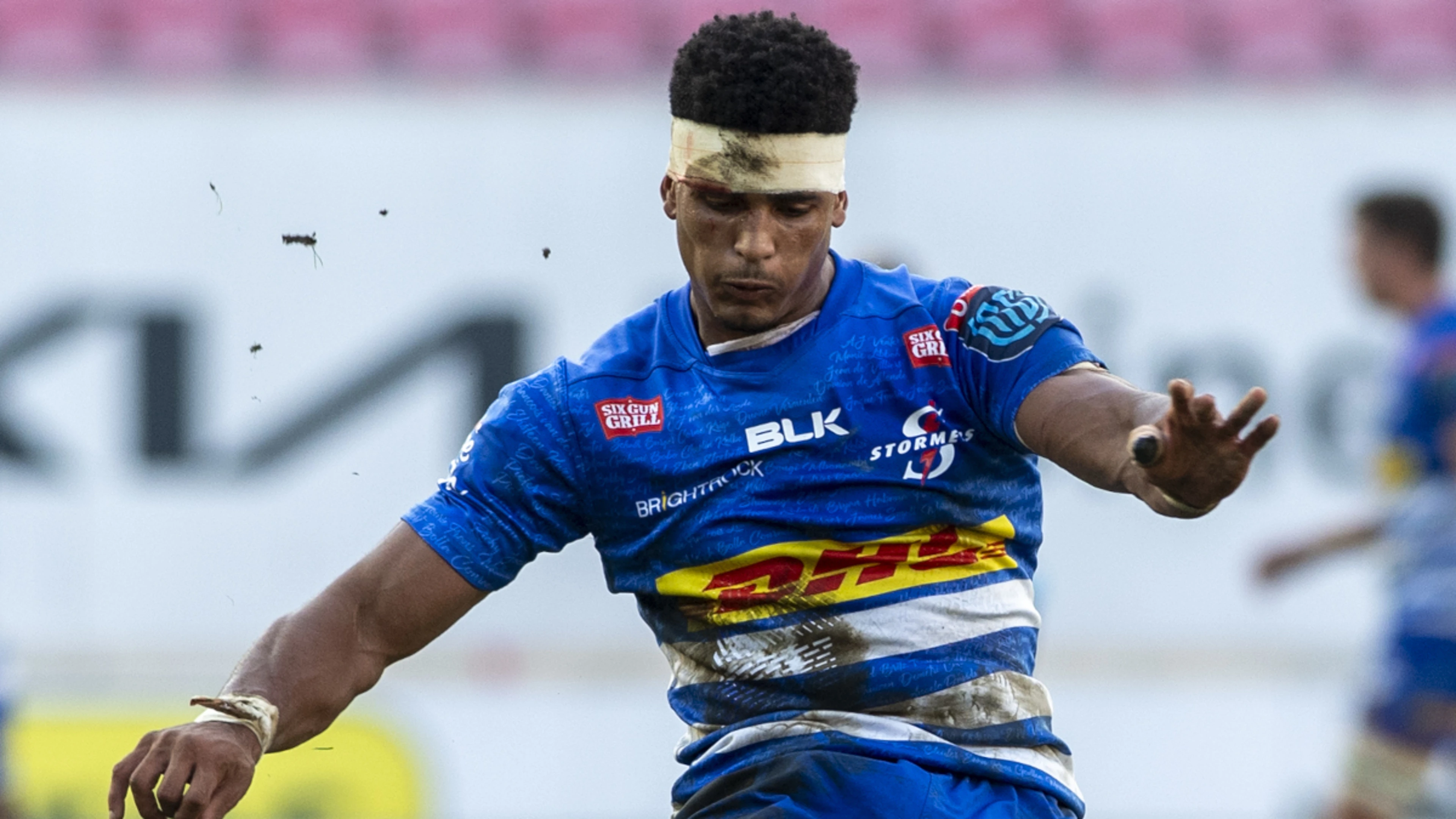 Stormers fight their way up