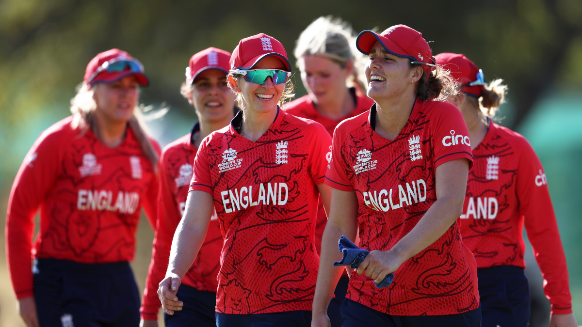 England's emerging talent excites Cross ahead of Women's T20 World Cup 