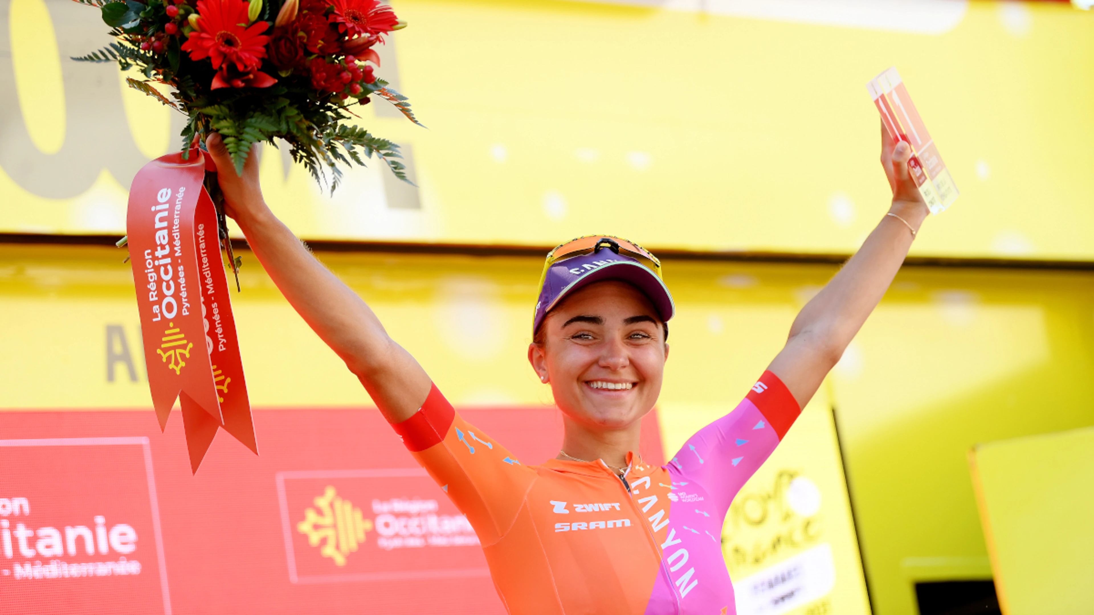 Bauernfeind holds off pack to win women's Tour de France stage five