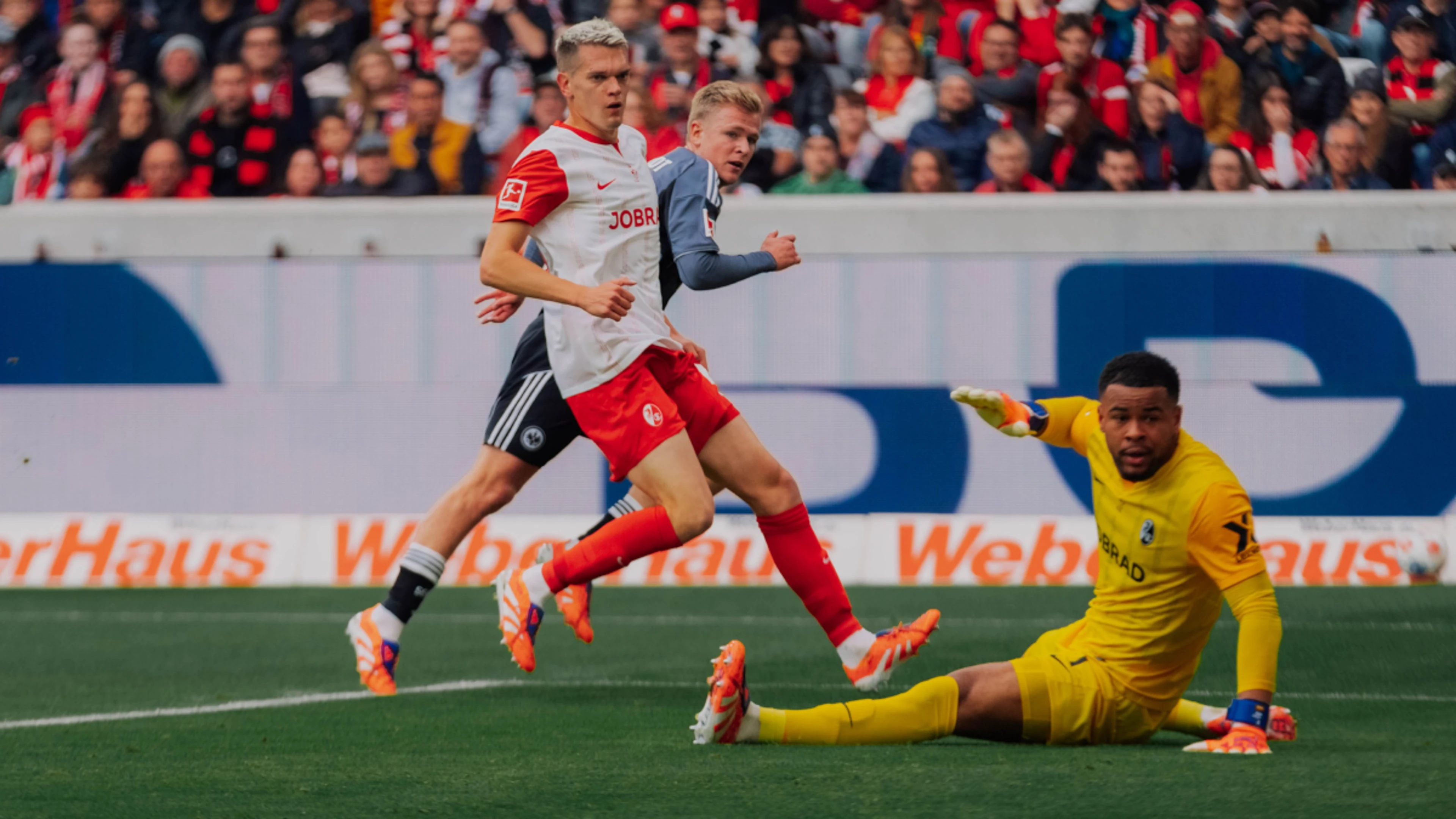 Frankfurt held by Freiburg ahead of Liverpool clash